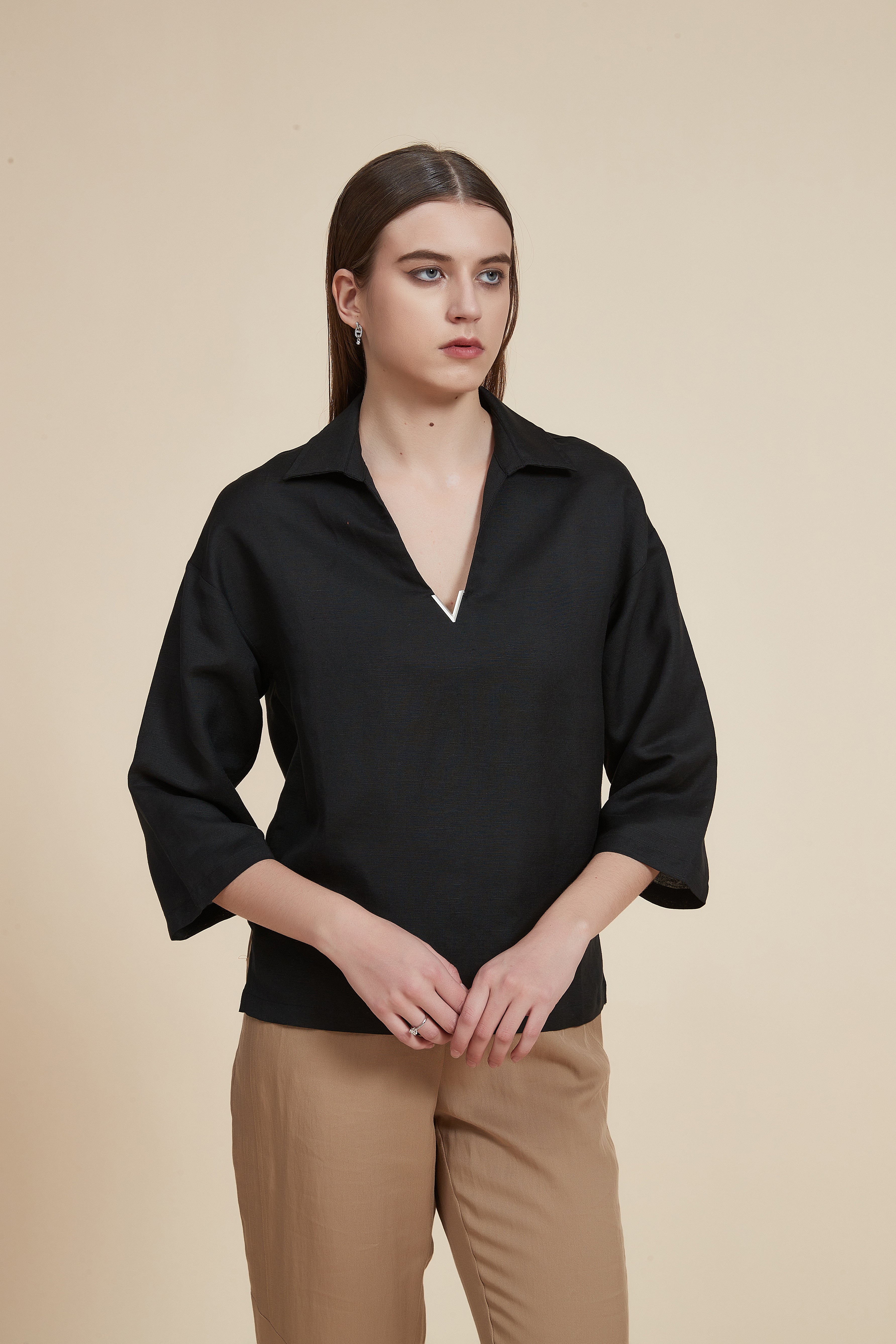 4/3 sleeve blouse with waist length and V-neck