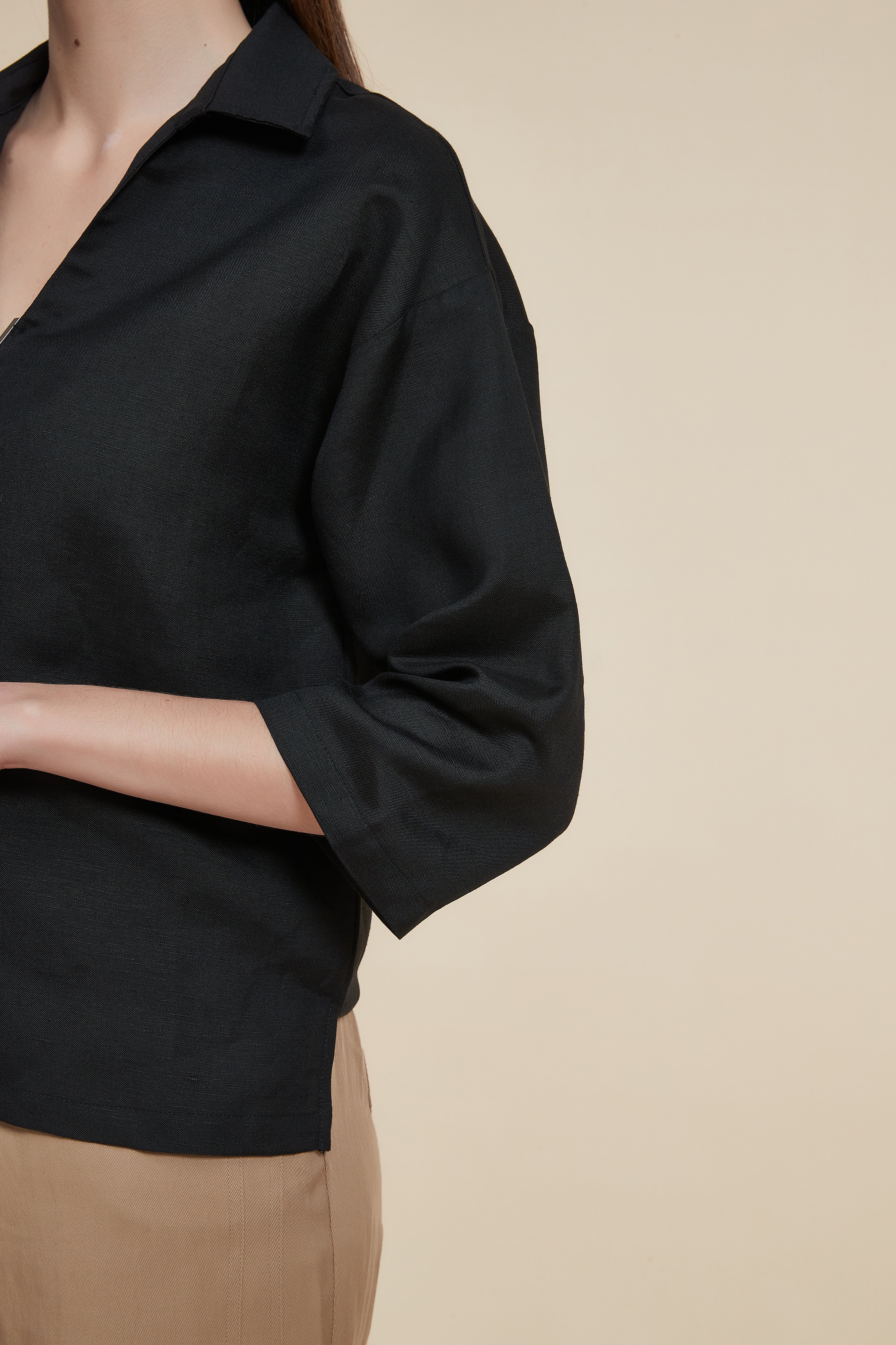 4/3 sleeve blouse with waist length and V-neck