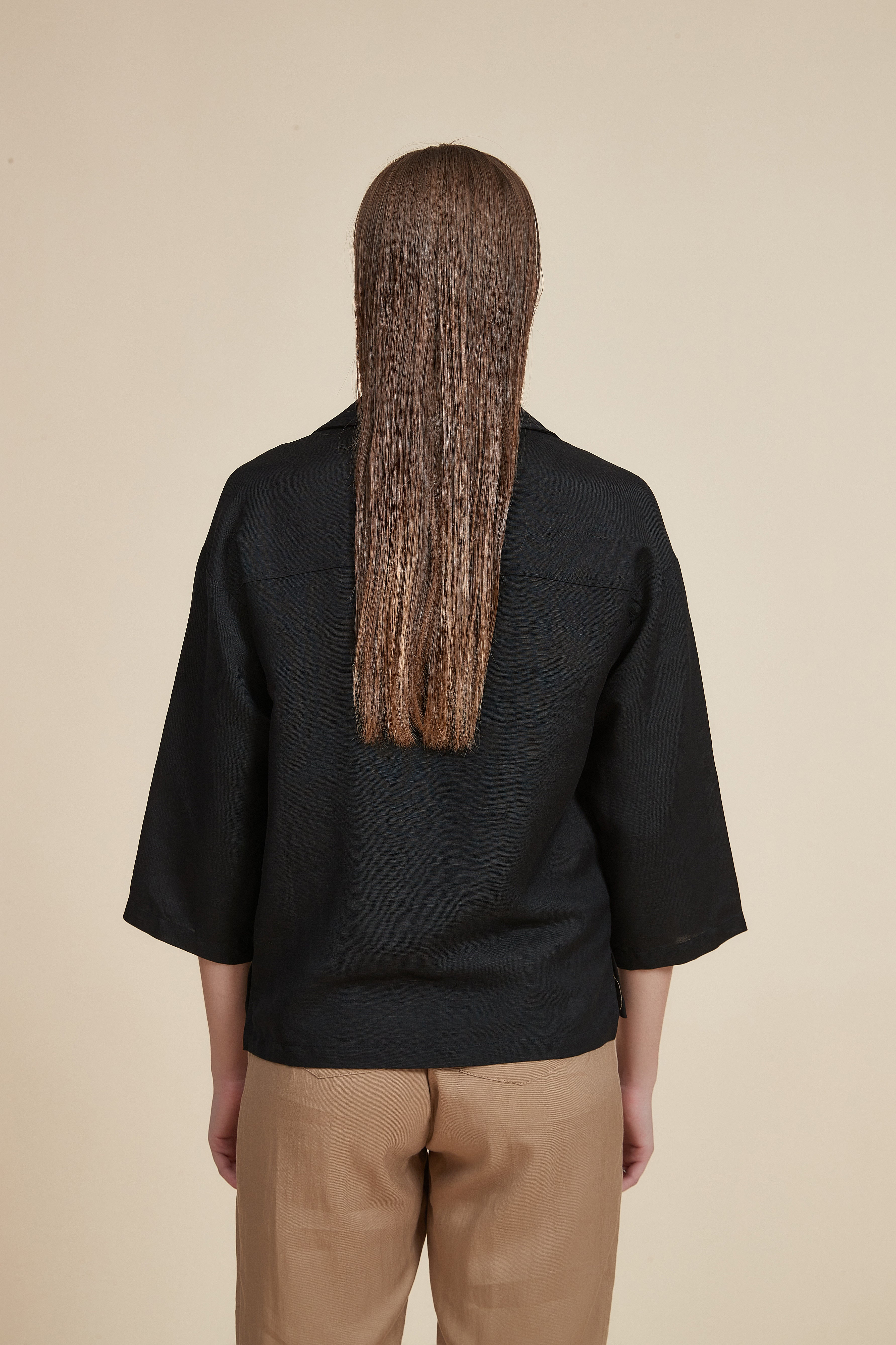 4/3 sleeve blouse with waist length and V-neck