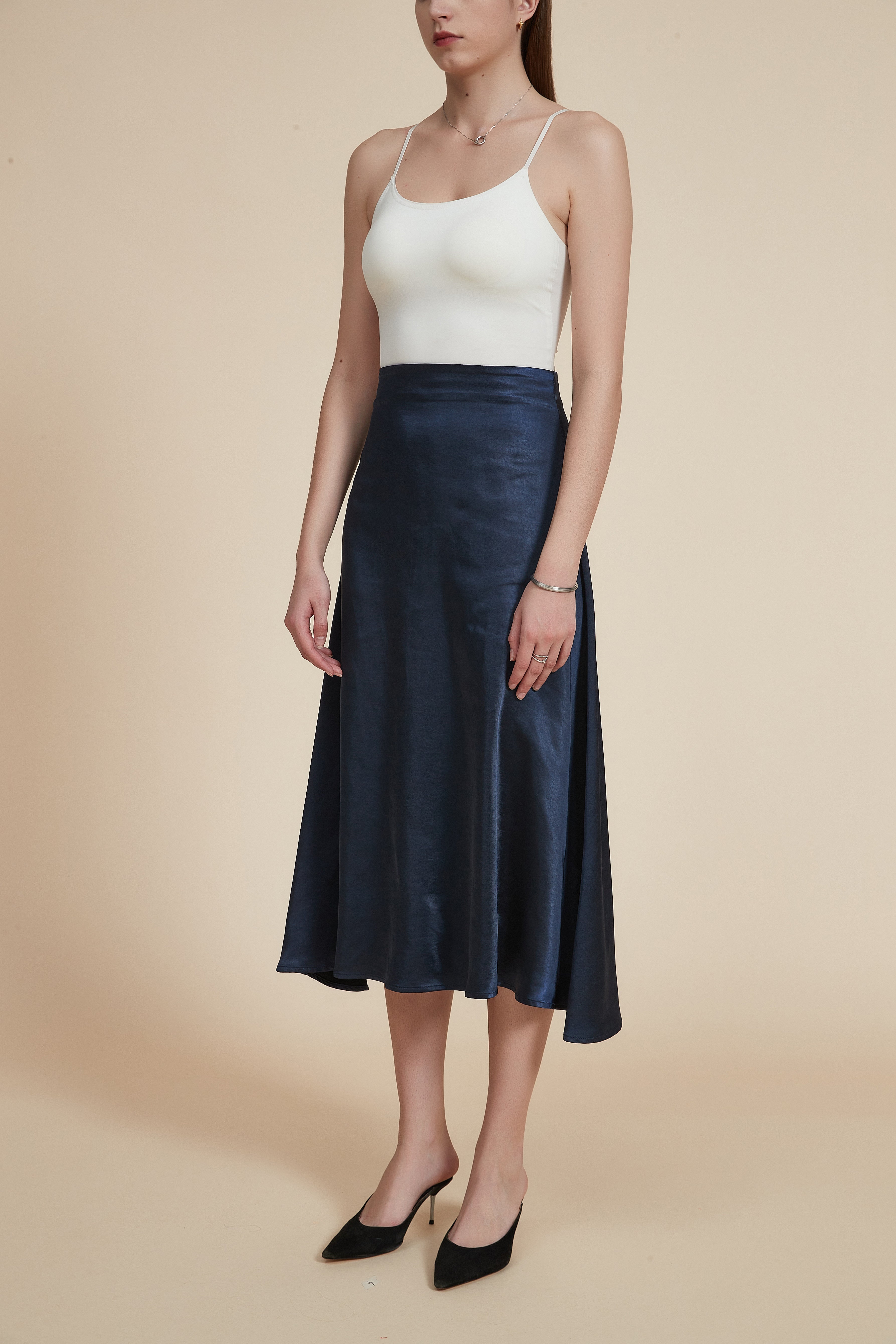 Plain Midi Skirt with a Loose Fit