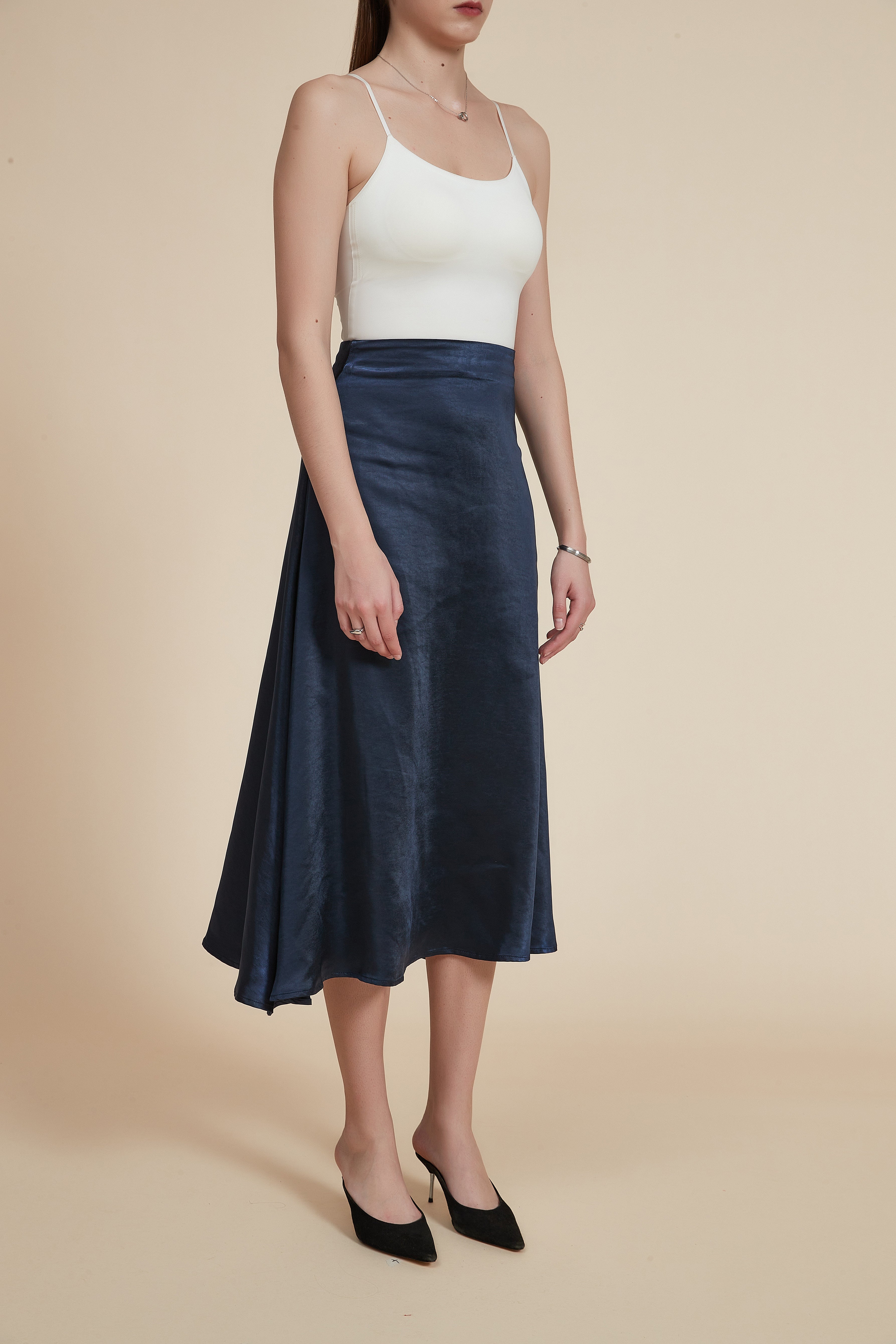 Plain Midi Skirt with a Loose Fit