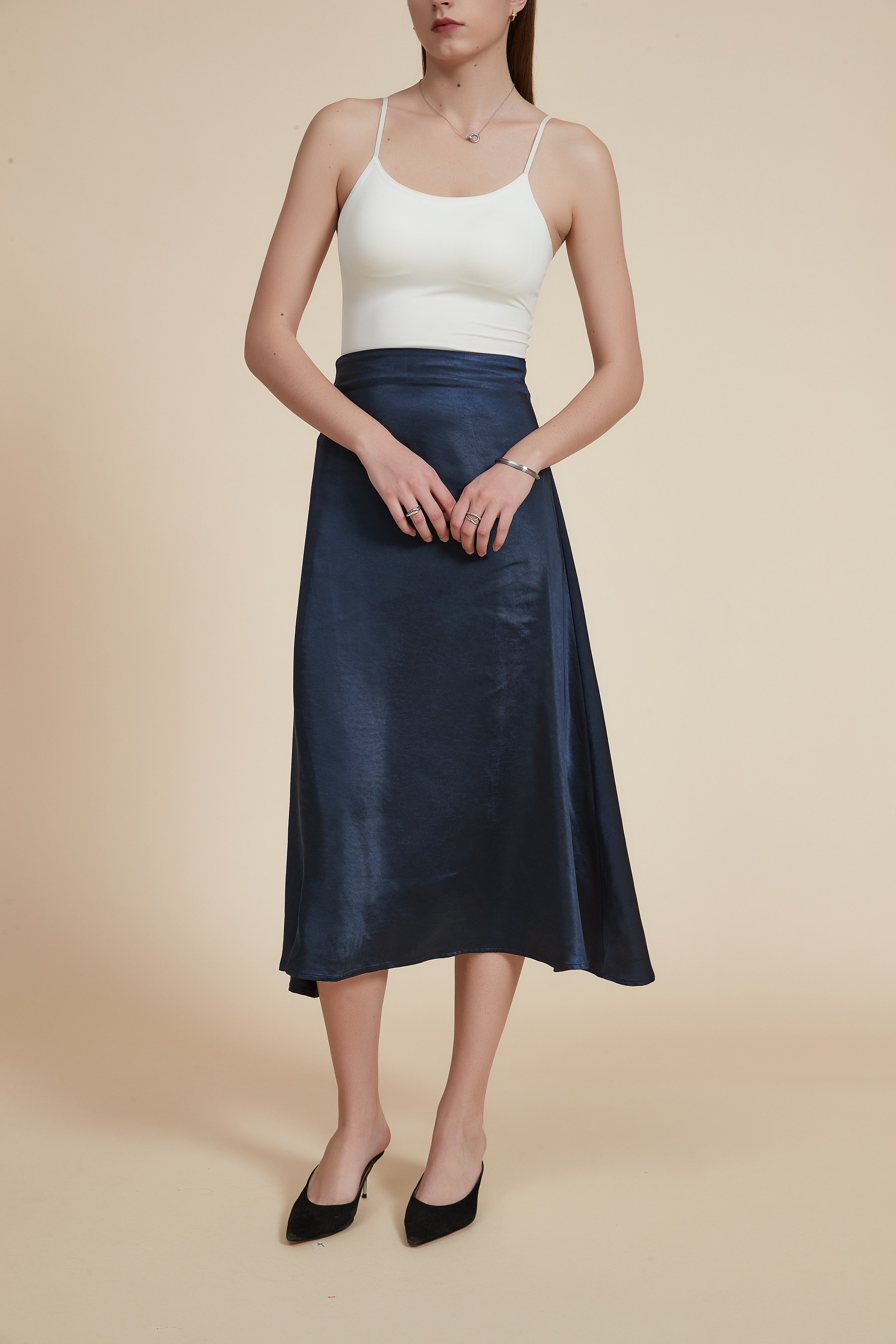 Plain Midi Skirt with a Loose Fit