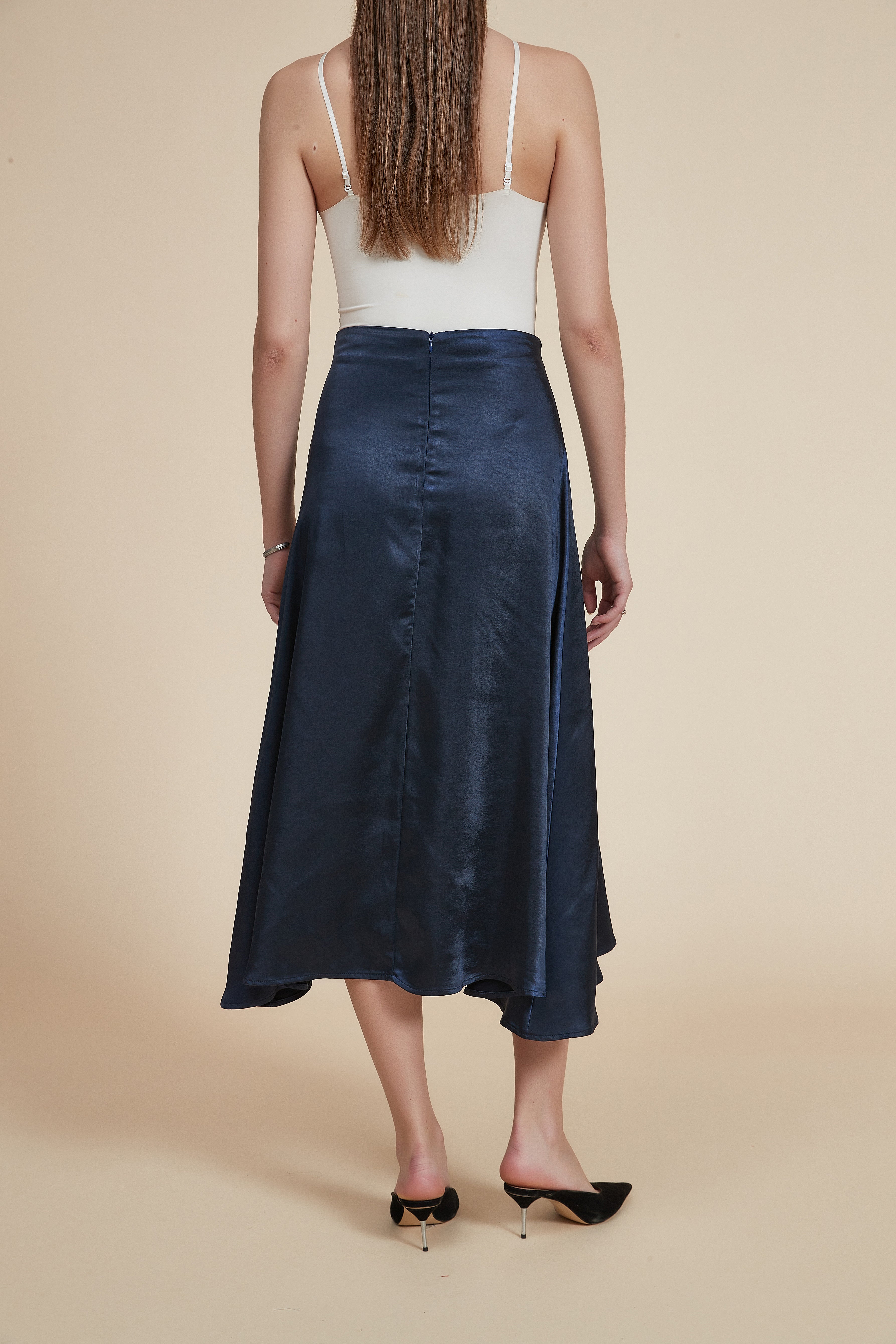 Plain Midi Skirt with a Loose Fit