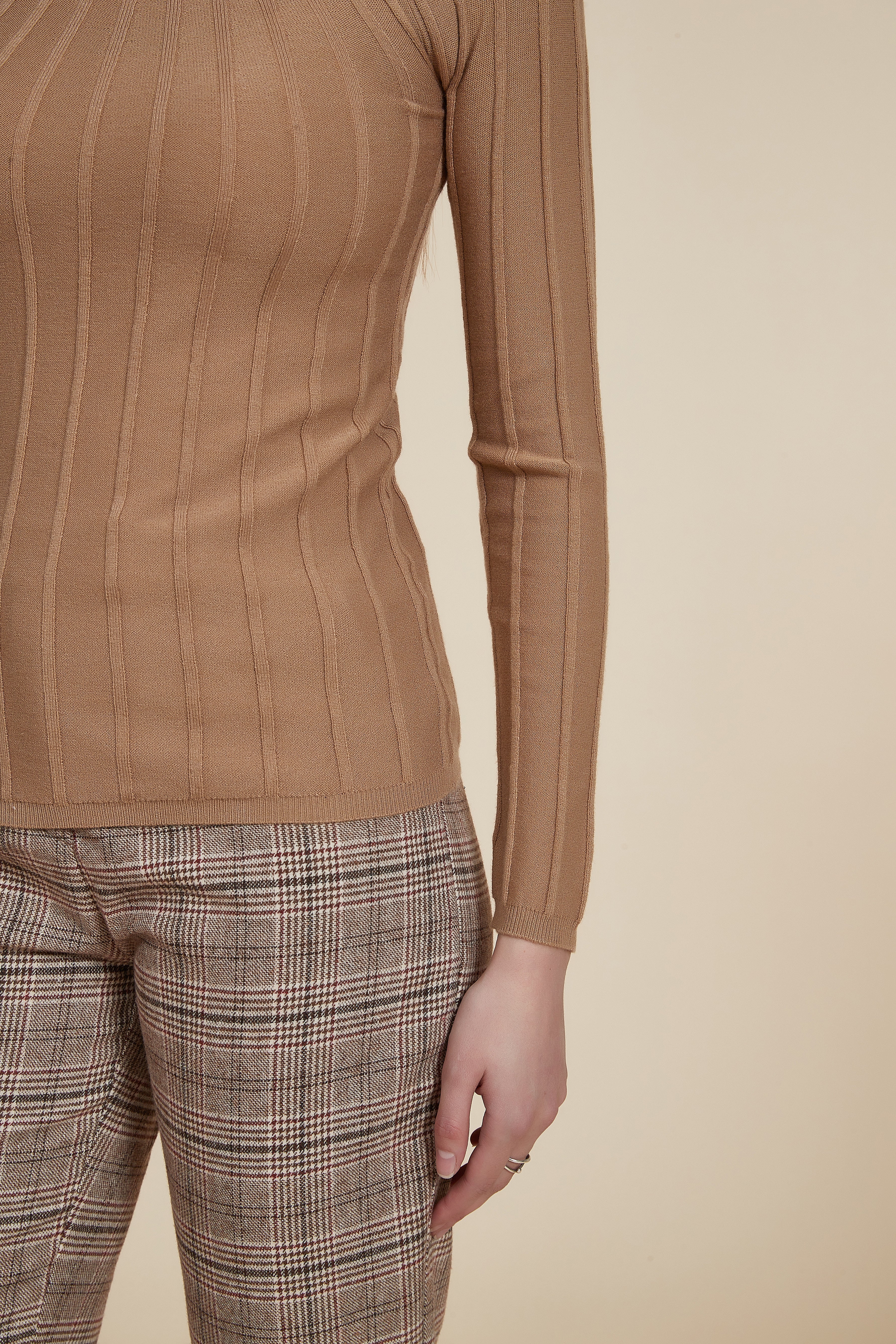 Long Sleeve Ribbed Round Neck Sweater