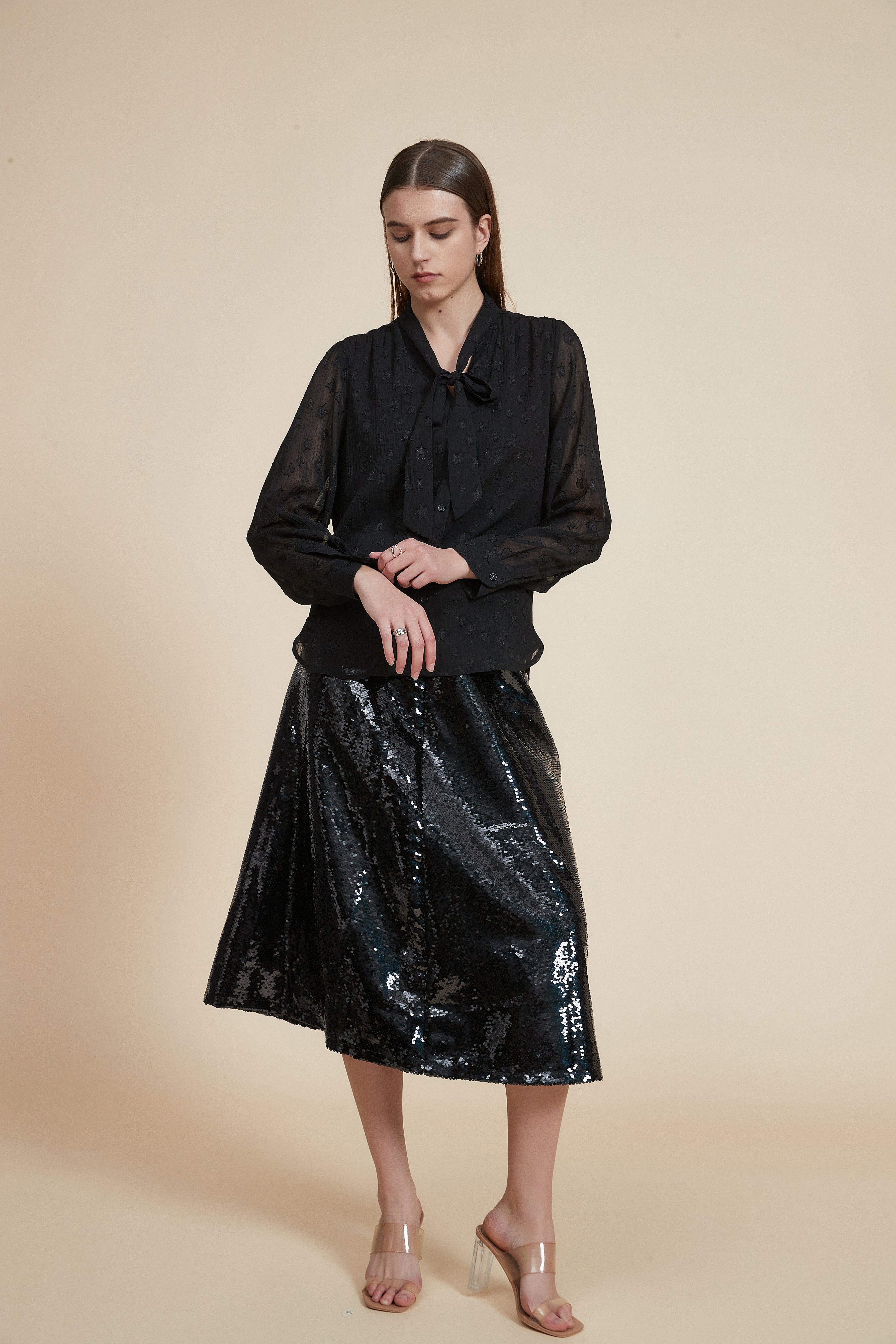 بلوزة بطول الخصر بطبعة بولكا دوت كم طويل