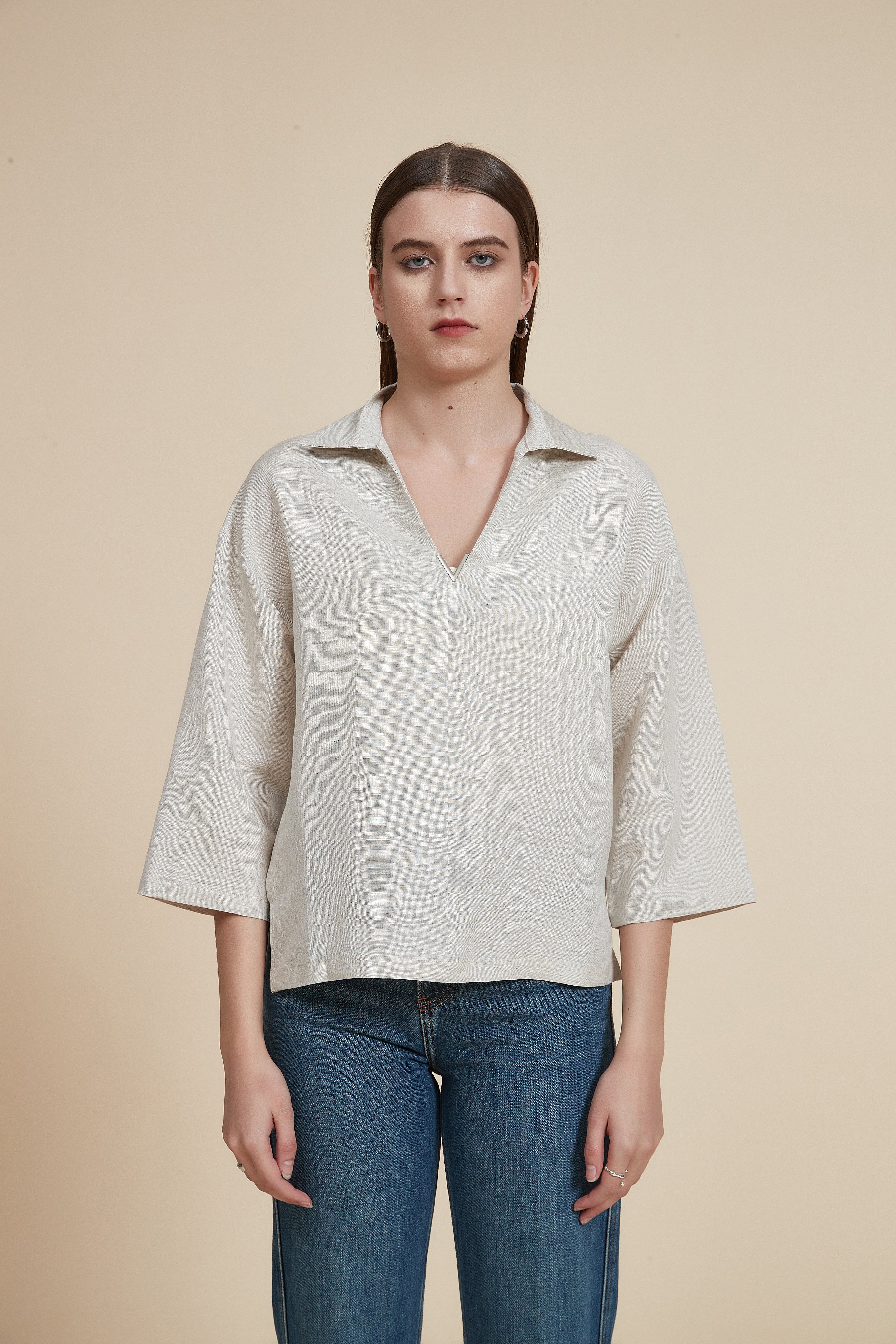 4/3 sleeve blouse with waist length and V-neck