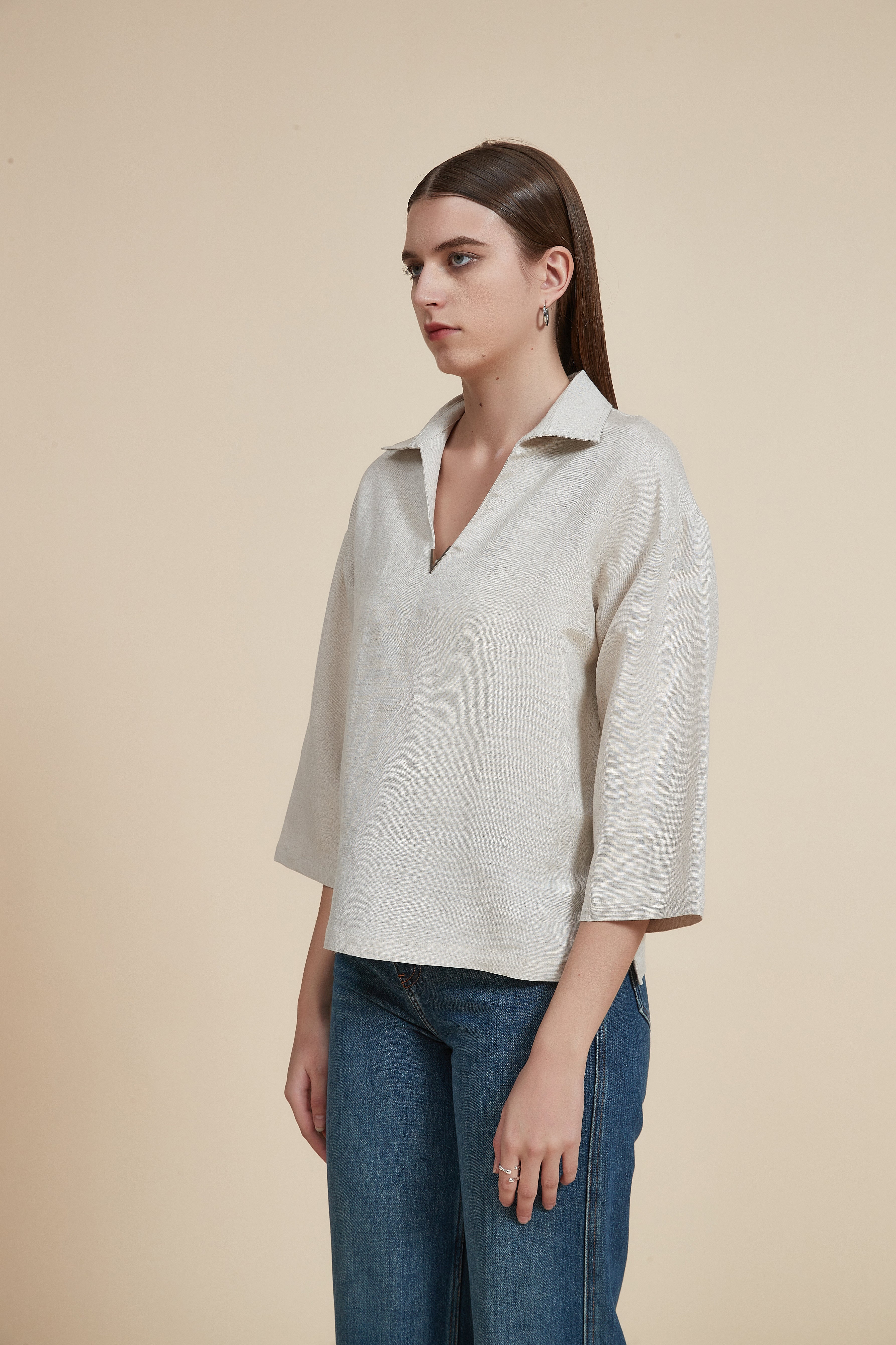 4/3 sleeve blouse with waist length and V-neck