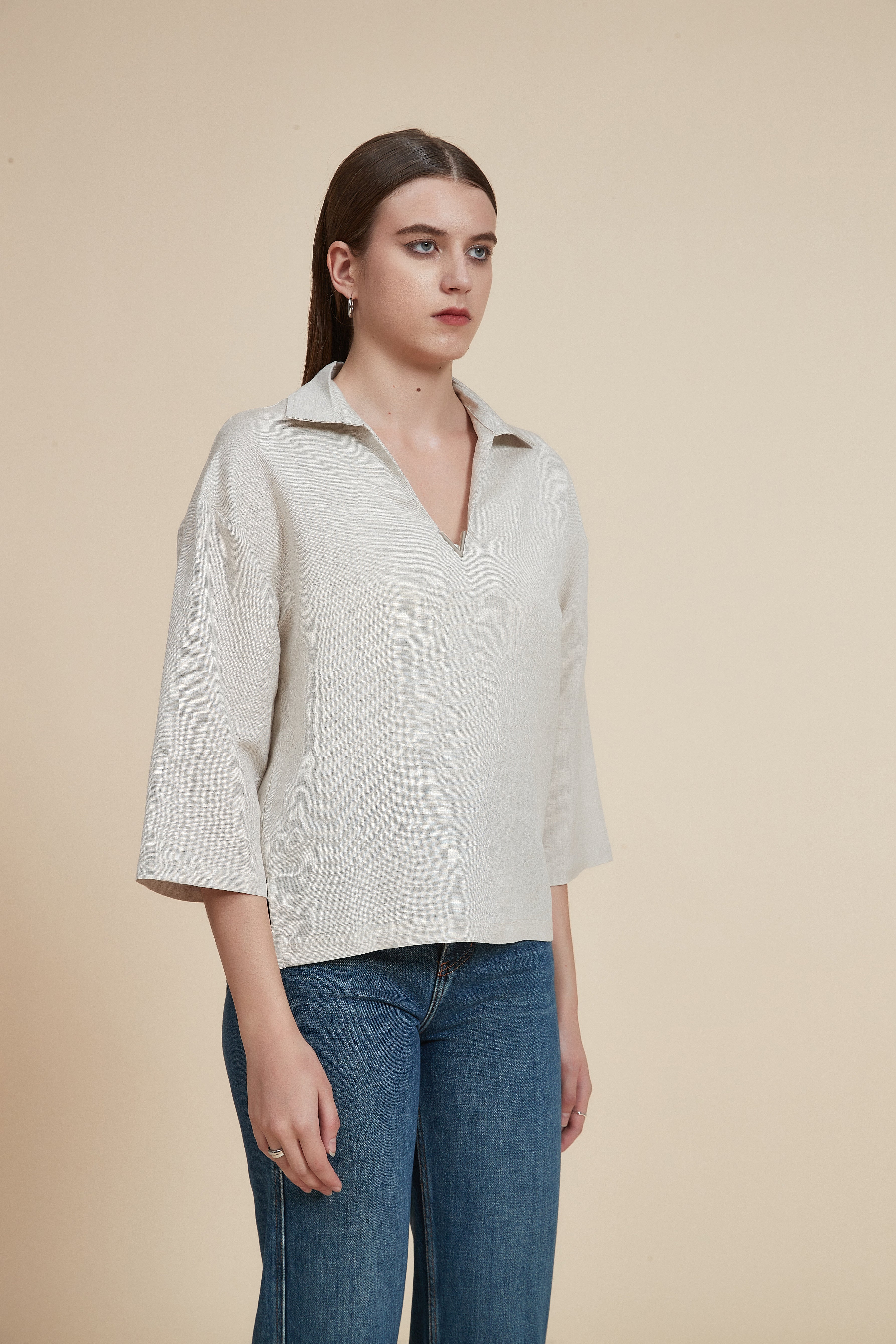 4/3 sleeve blouse with waist length and V-neck