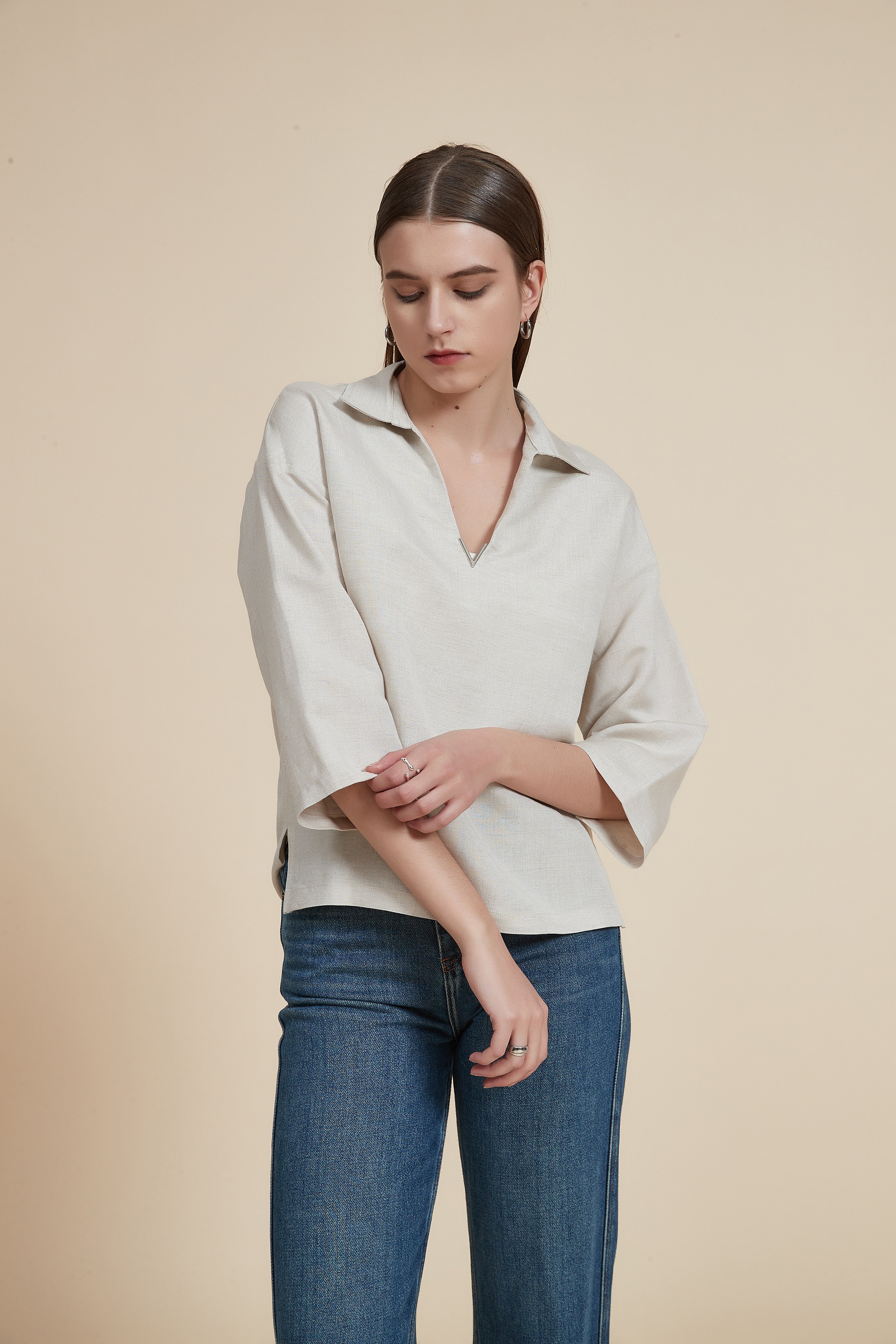 4/3 sleeve blouse with waist length and V-neck