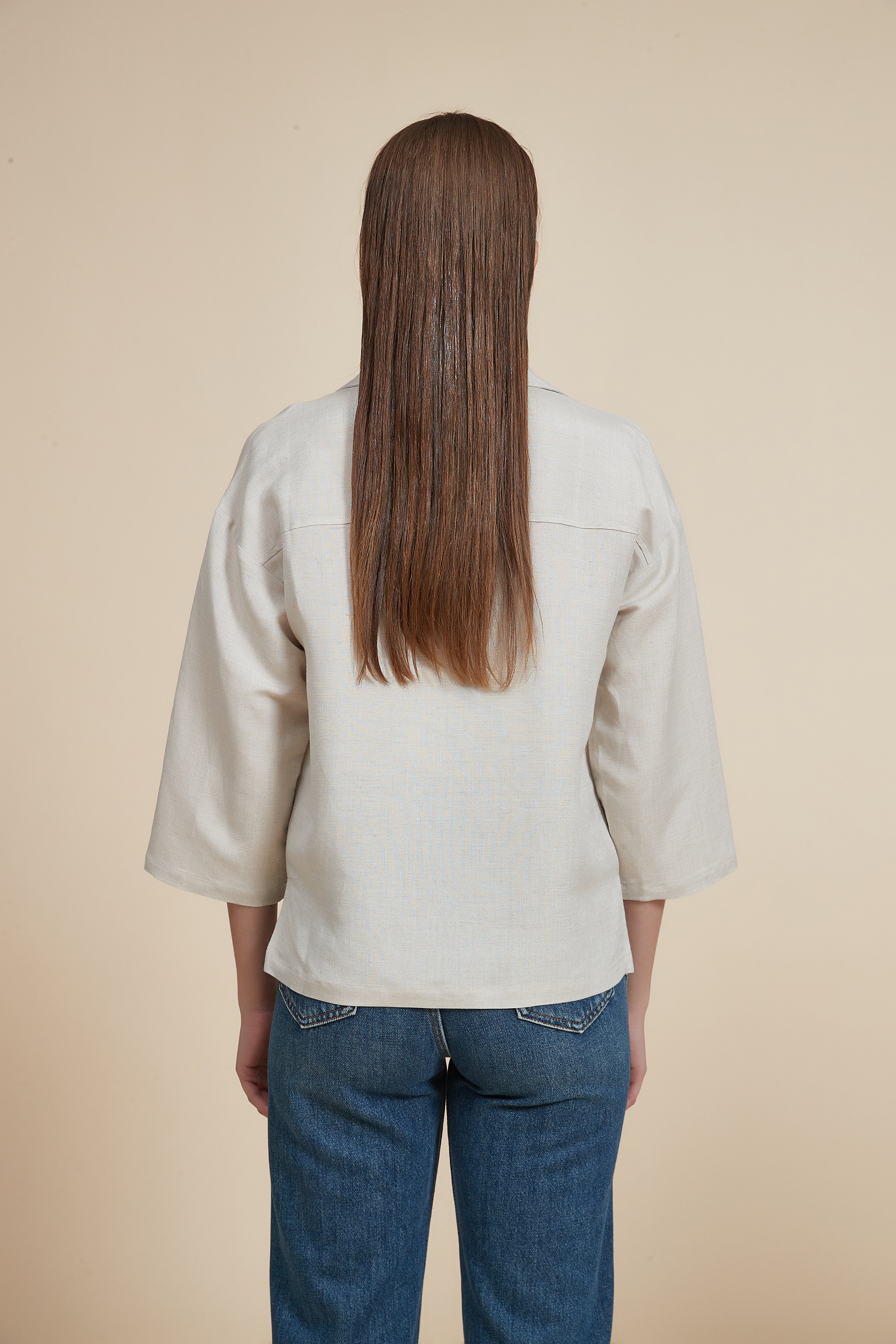 4/3 sleeve blouse with waist length and V-neck