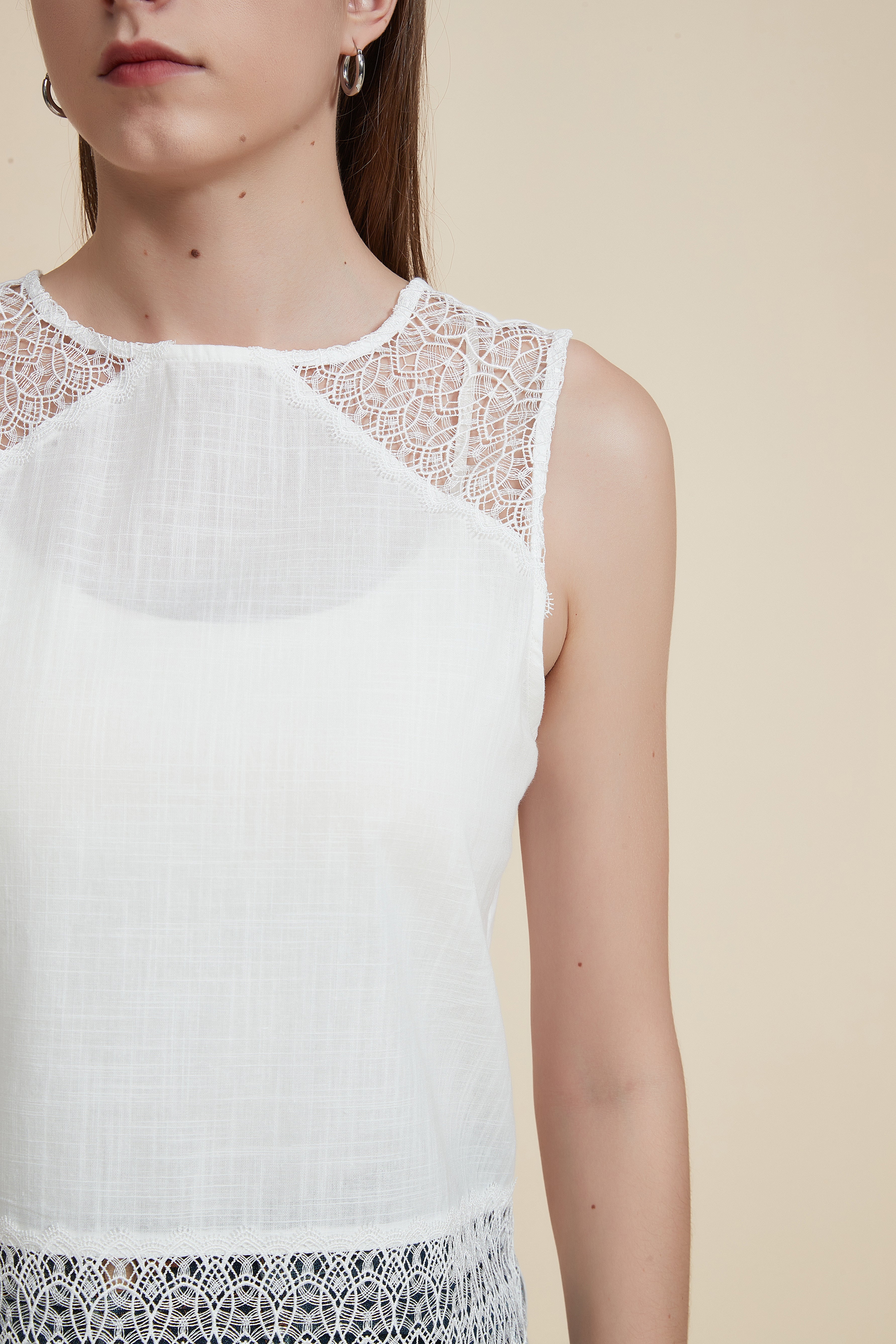 Sleeveless Lace Blouse with Round Neck