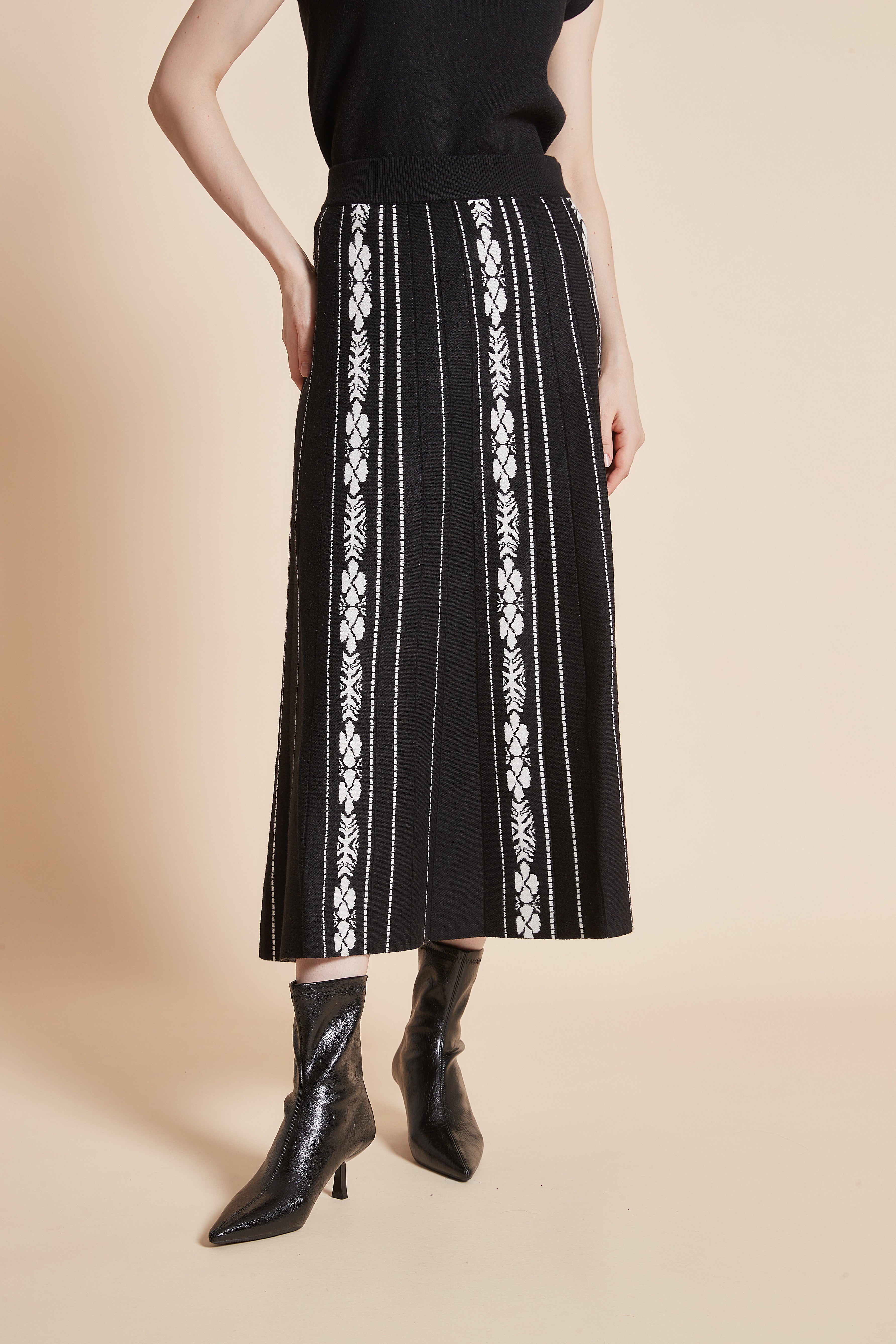 Long Wide Ribbed Skirt