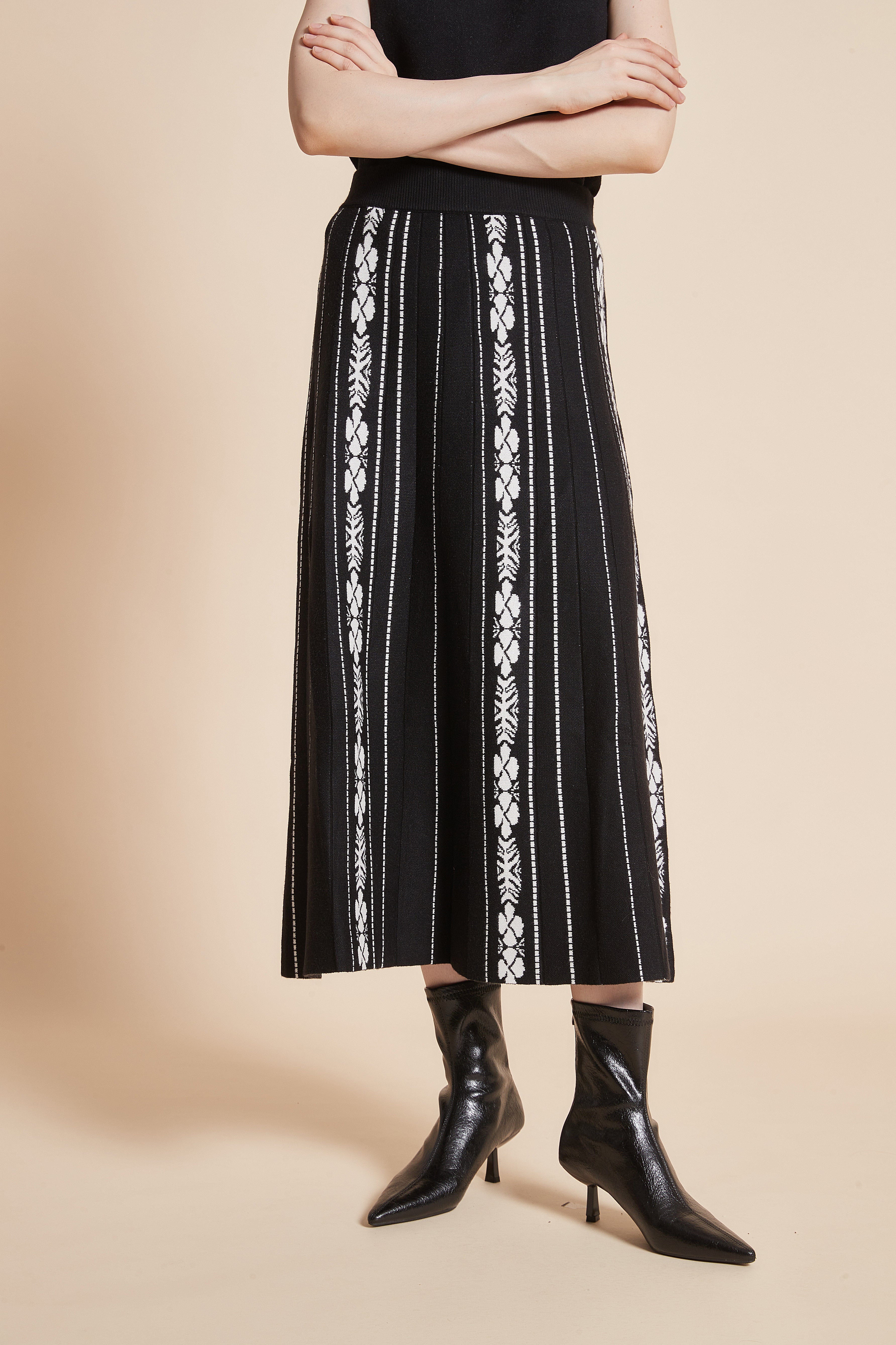 Long Wide Ribbed Skirt