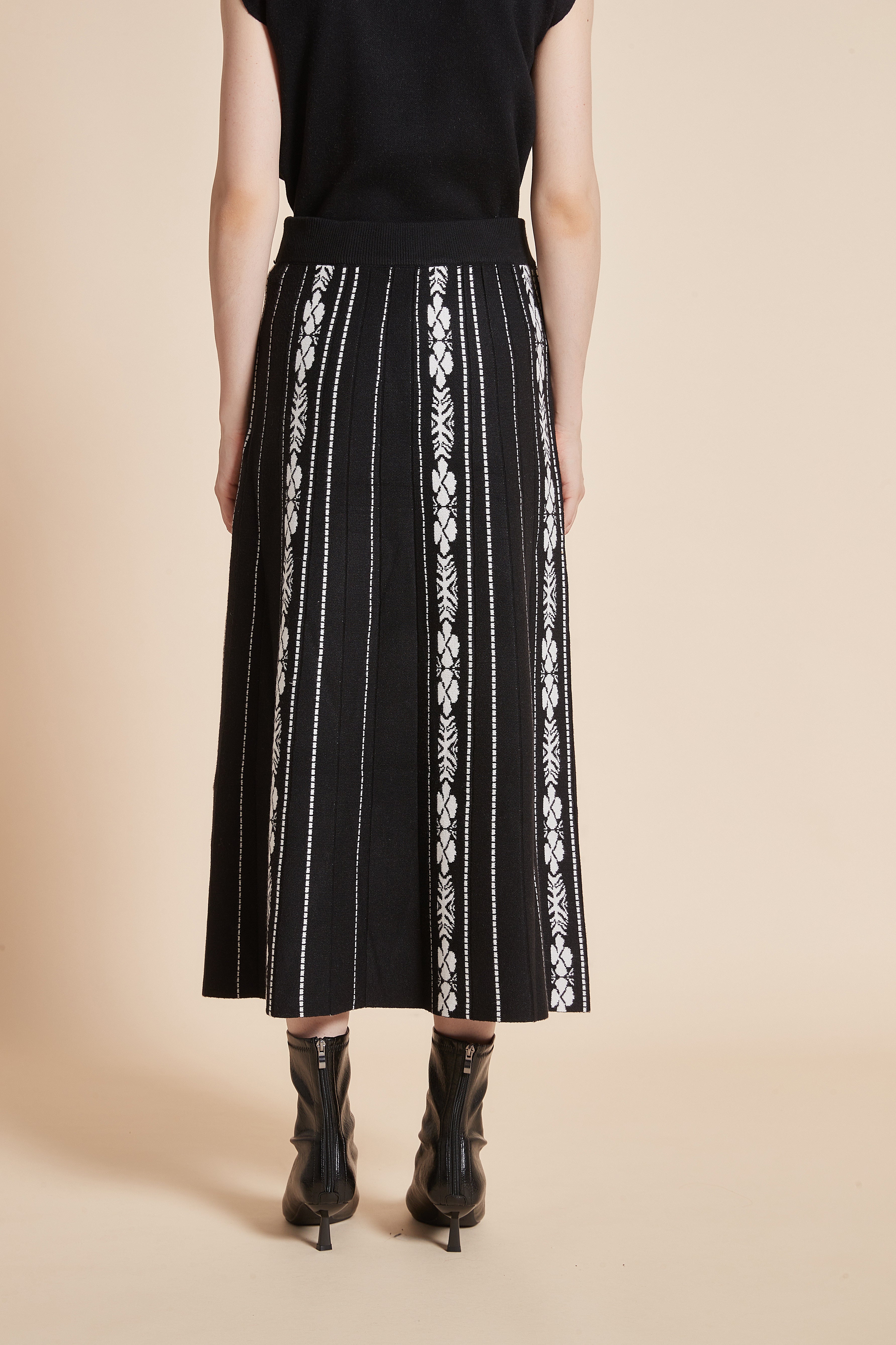 Long Wide Ribbed Skirt
