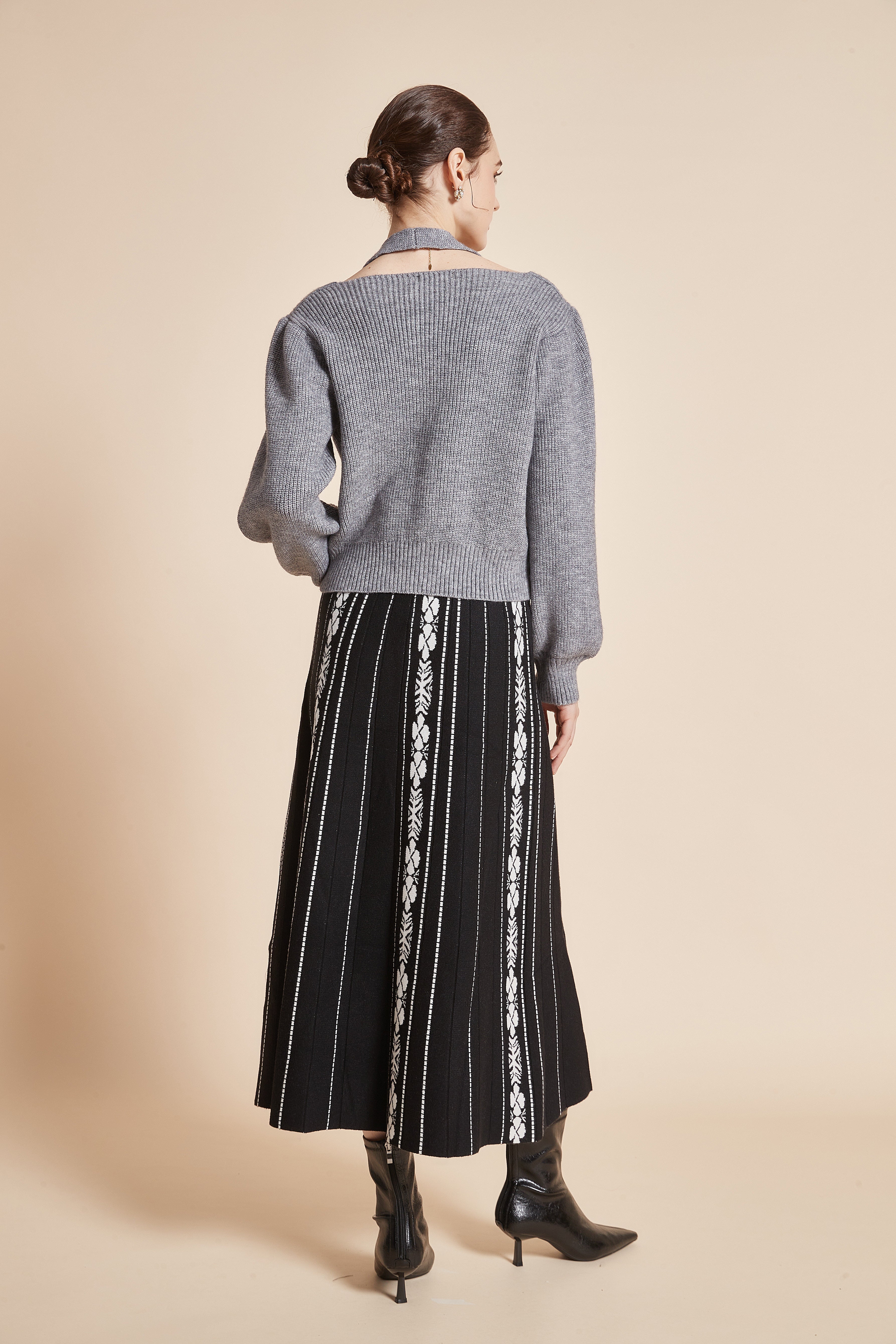 Blouse with a draped collar, V-neck, and long wide sleeves
