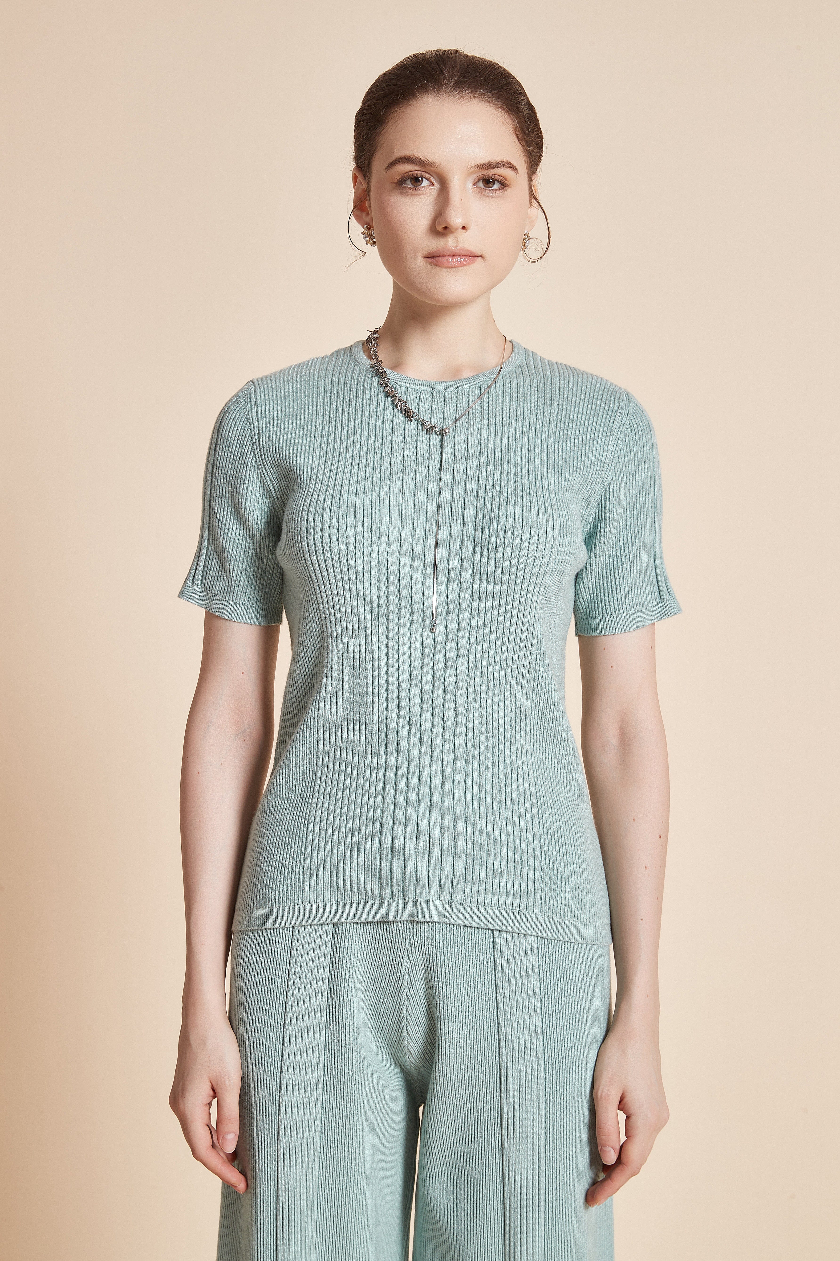 Solid Long Blouse With Half Sleeves And A Round Neckline