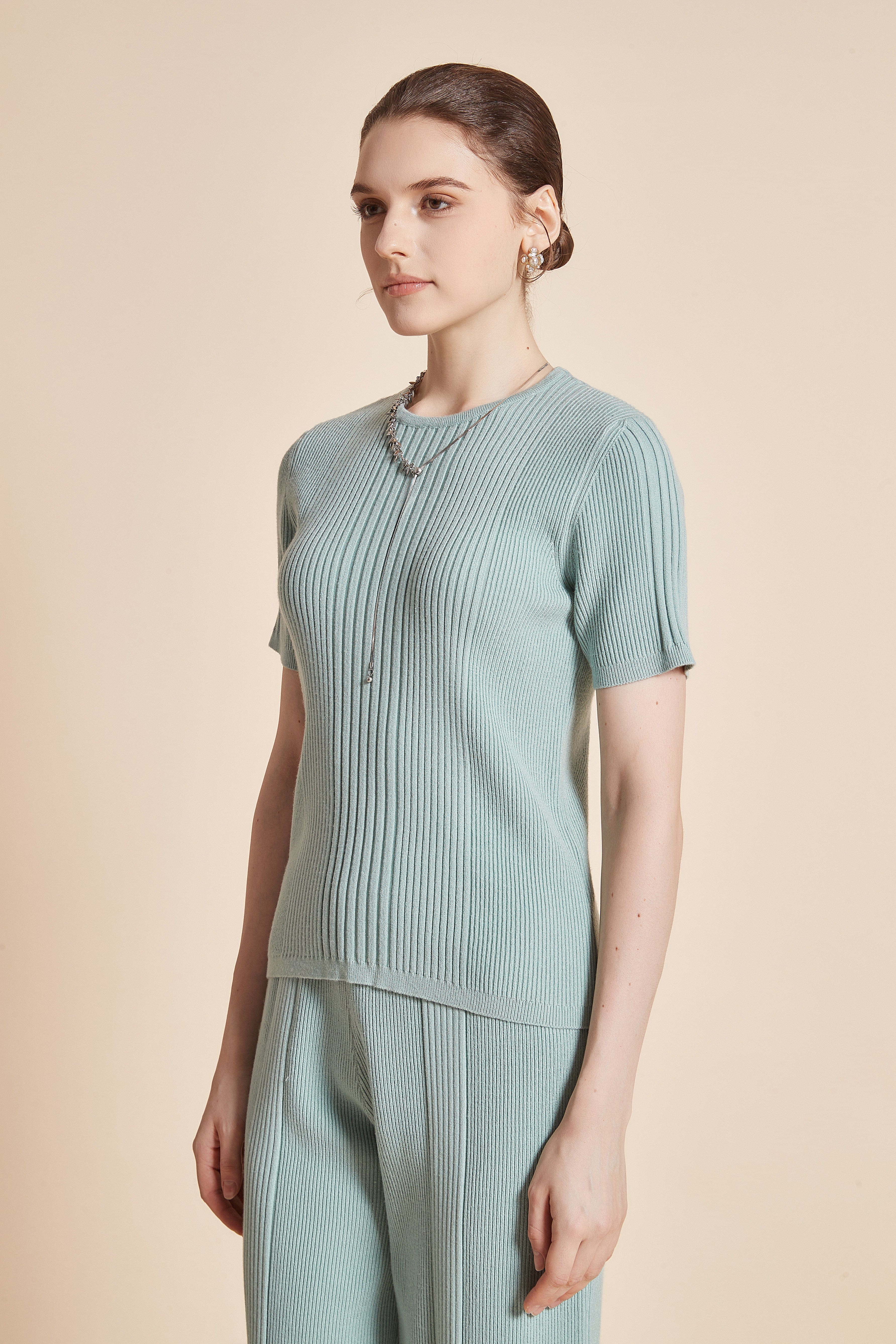 Solid Long Blouse With Half Sleeves And A Round Neckline