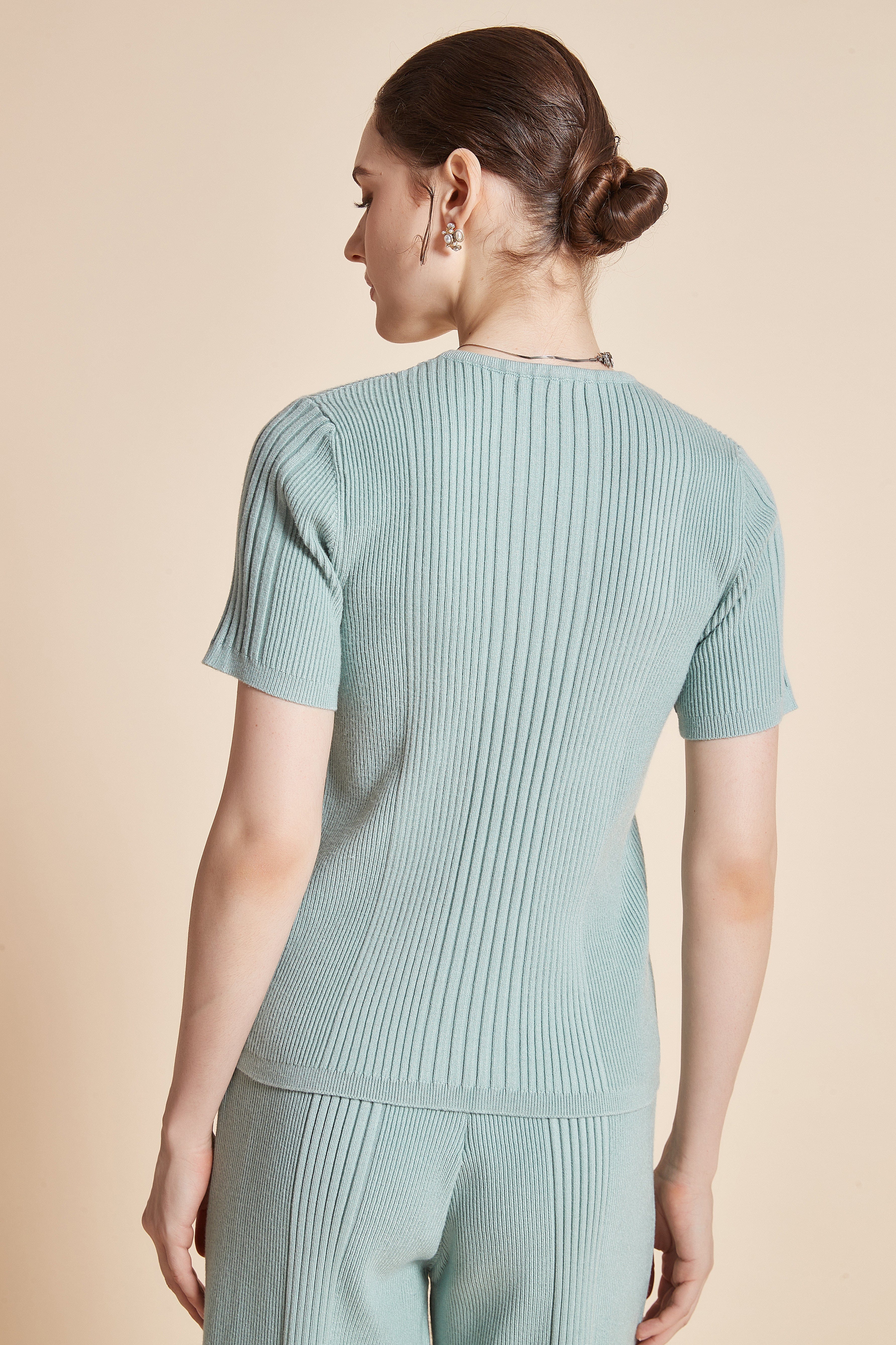 Solid Long Blouse With Half Sleeves And A Round Neckline