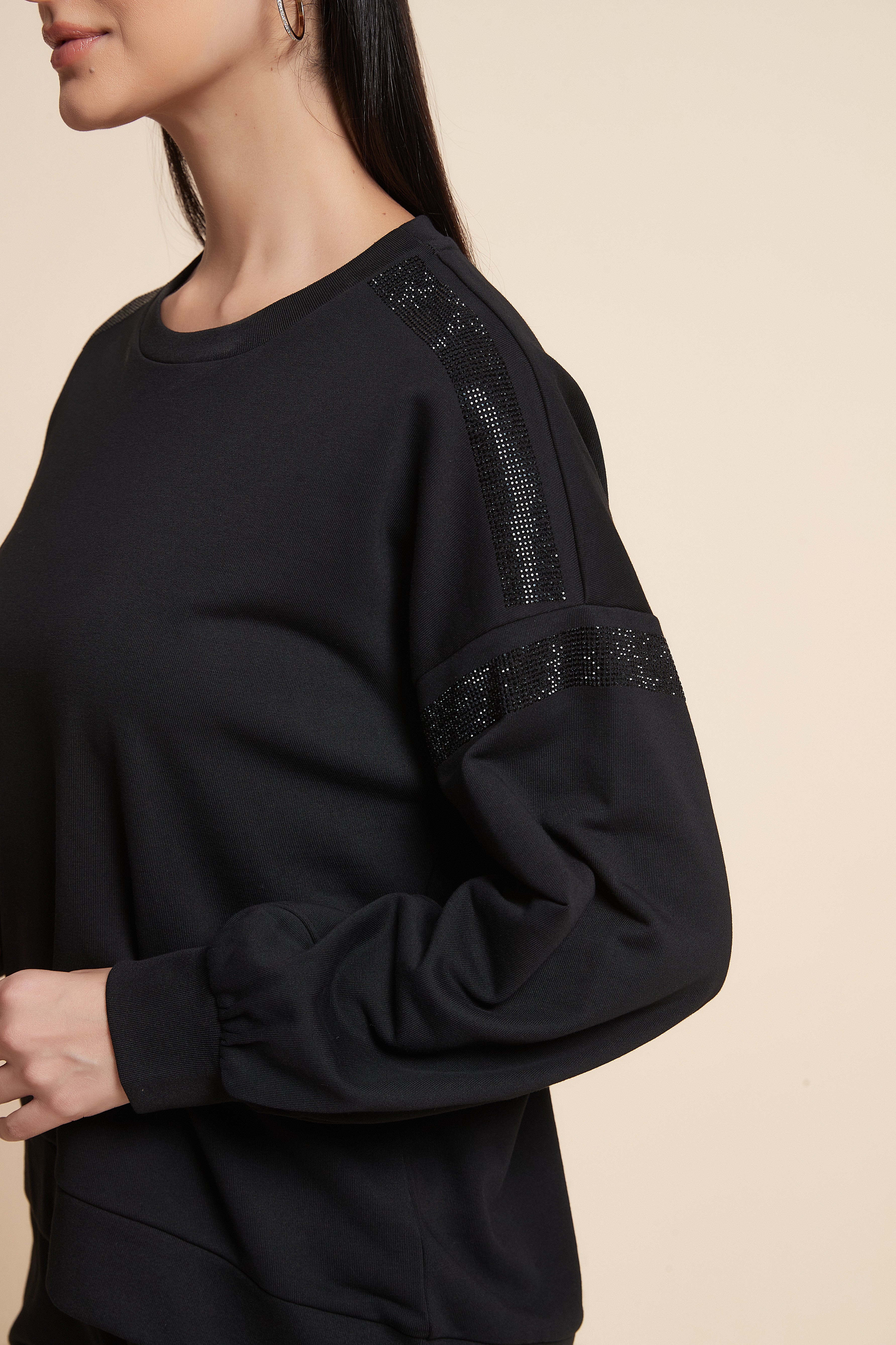 Long-Sleeved Waist-Length Sweatshirt