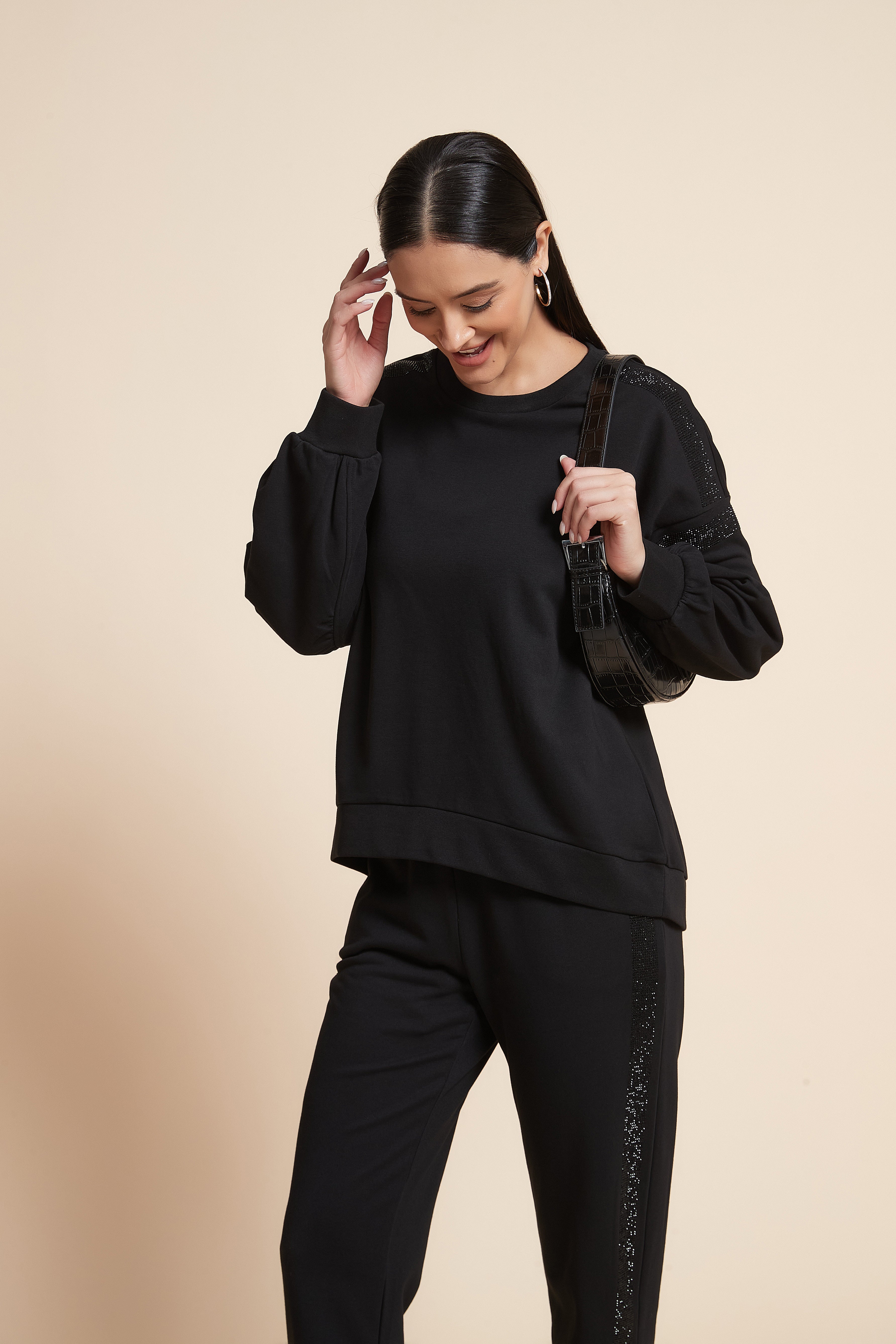Long-Sleeved Waist-Length Sweatshirt