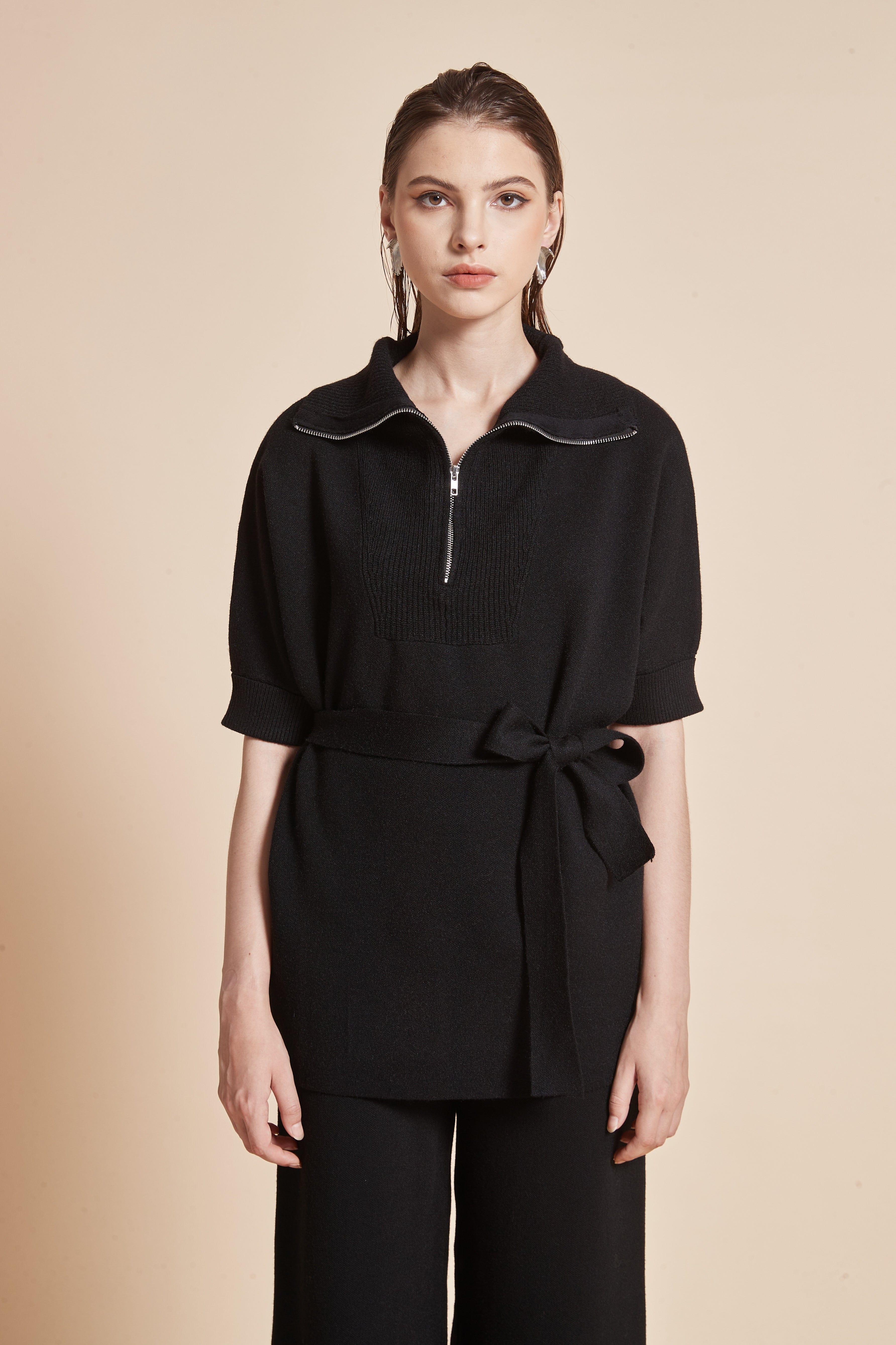 Long blouse with half sleeves, a high neck, and a zipper