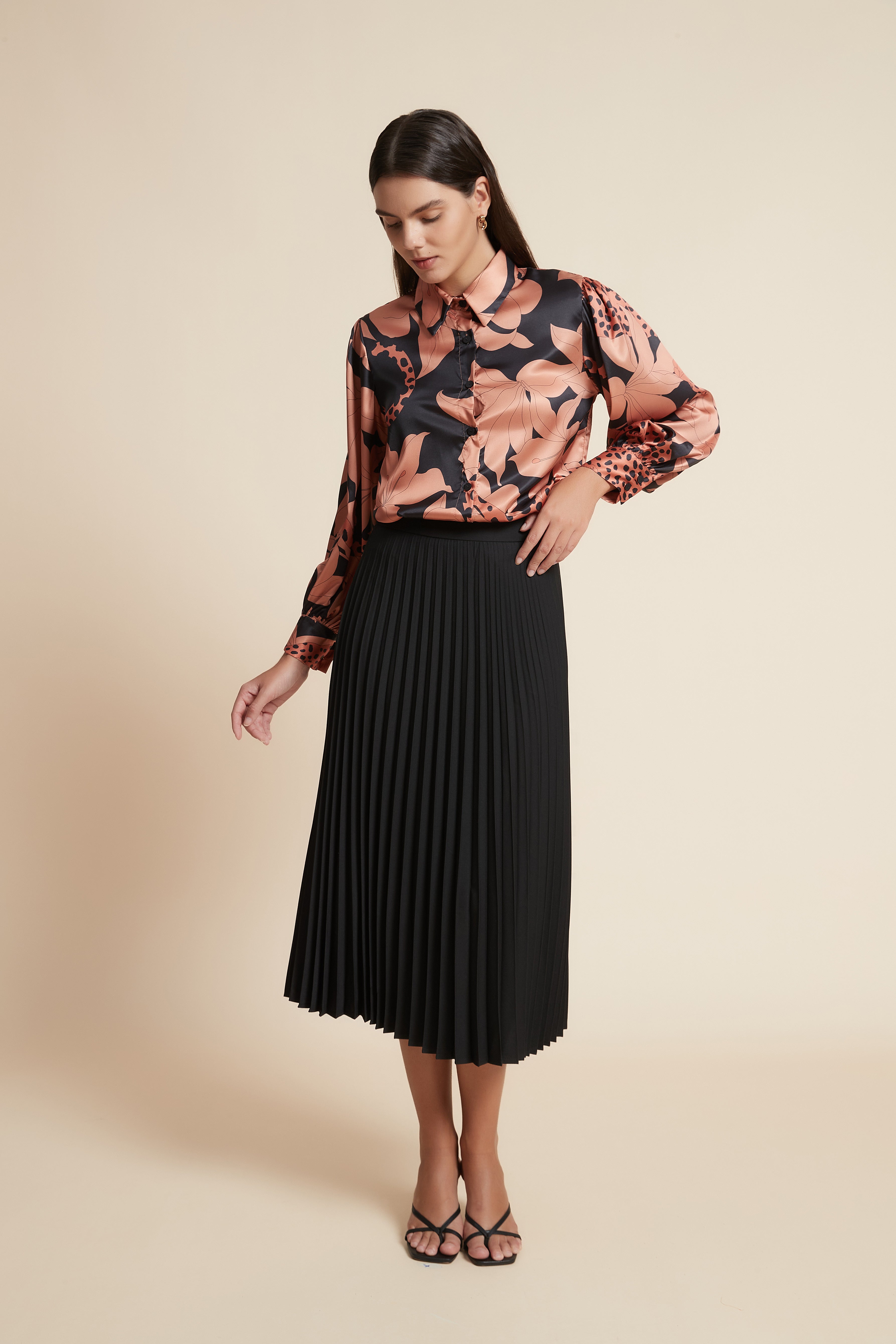 قميص منقوش بأكمام طويلة