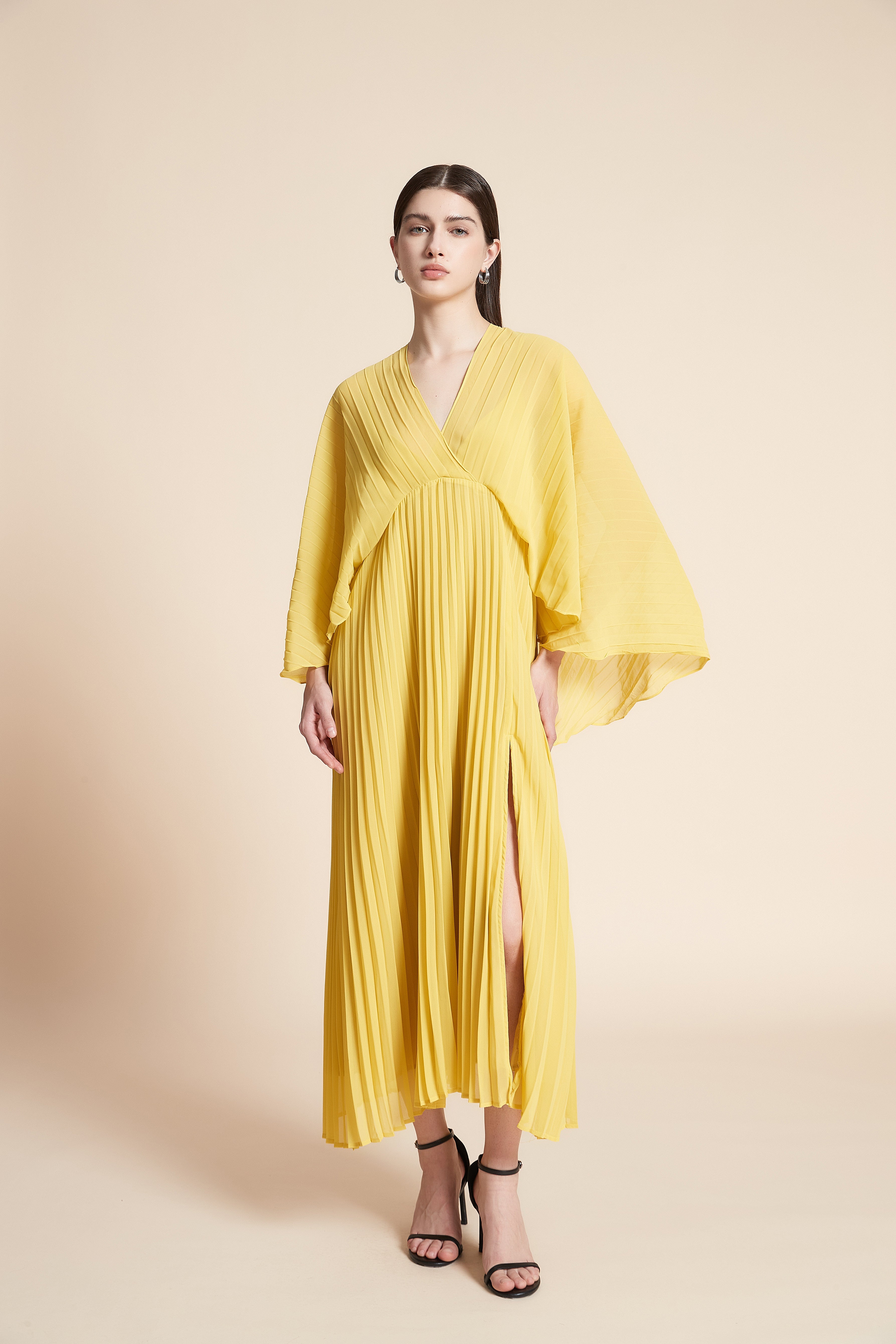 فستان ميدي سادة مكشكش كم طويل