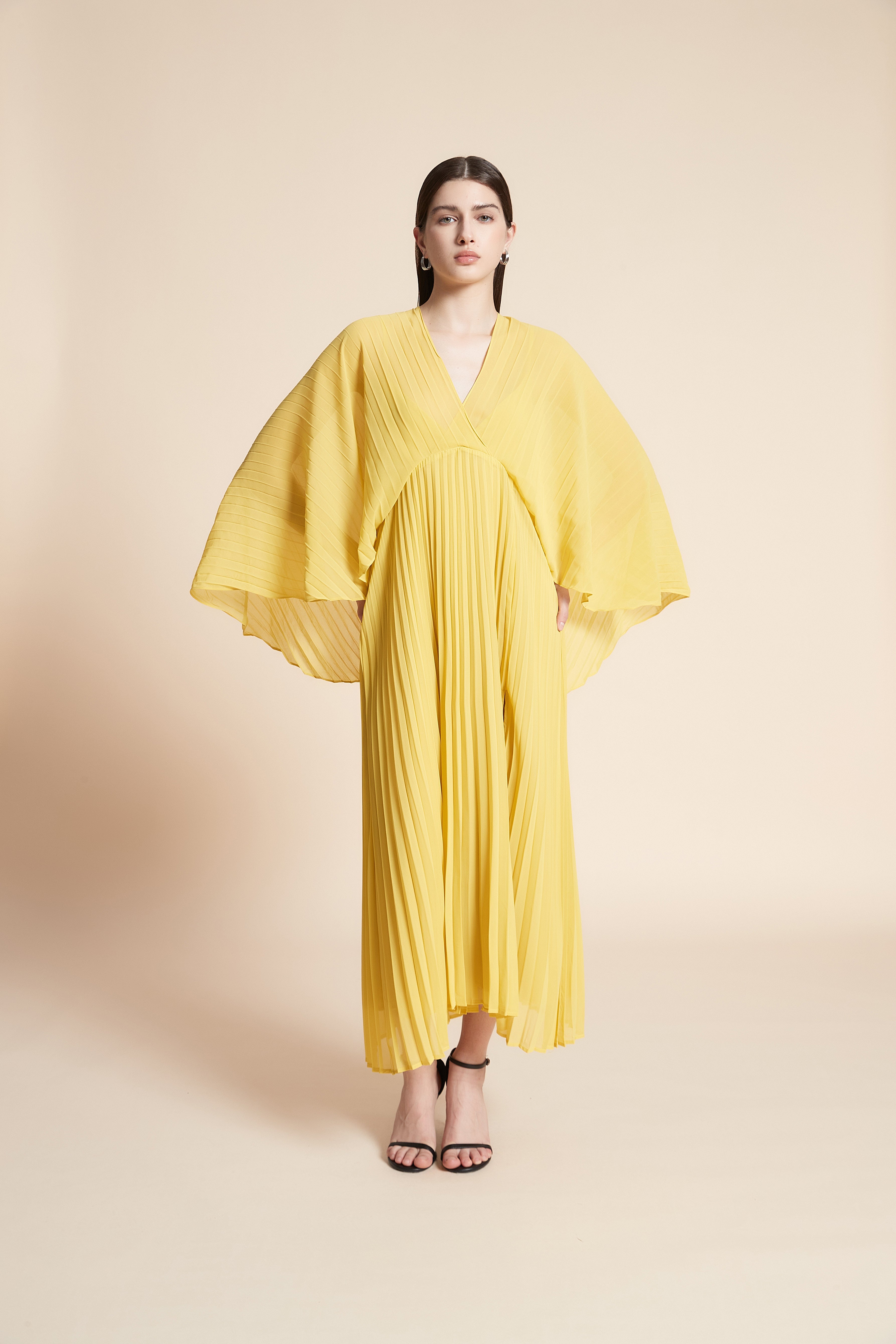 فستان ميدي سادة مكشكش كم طويل