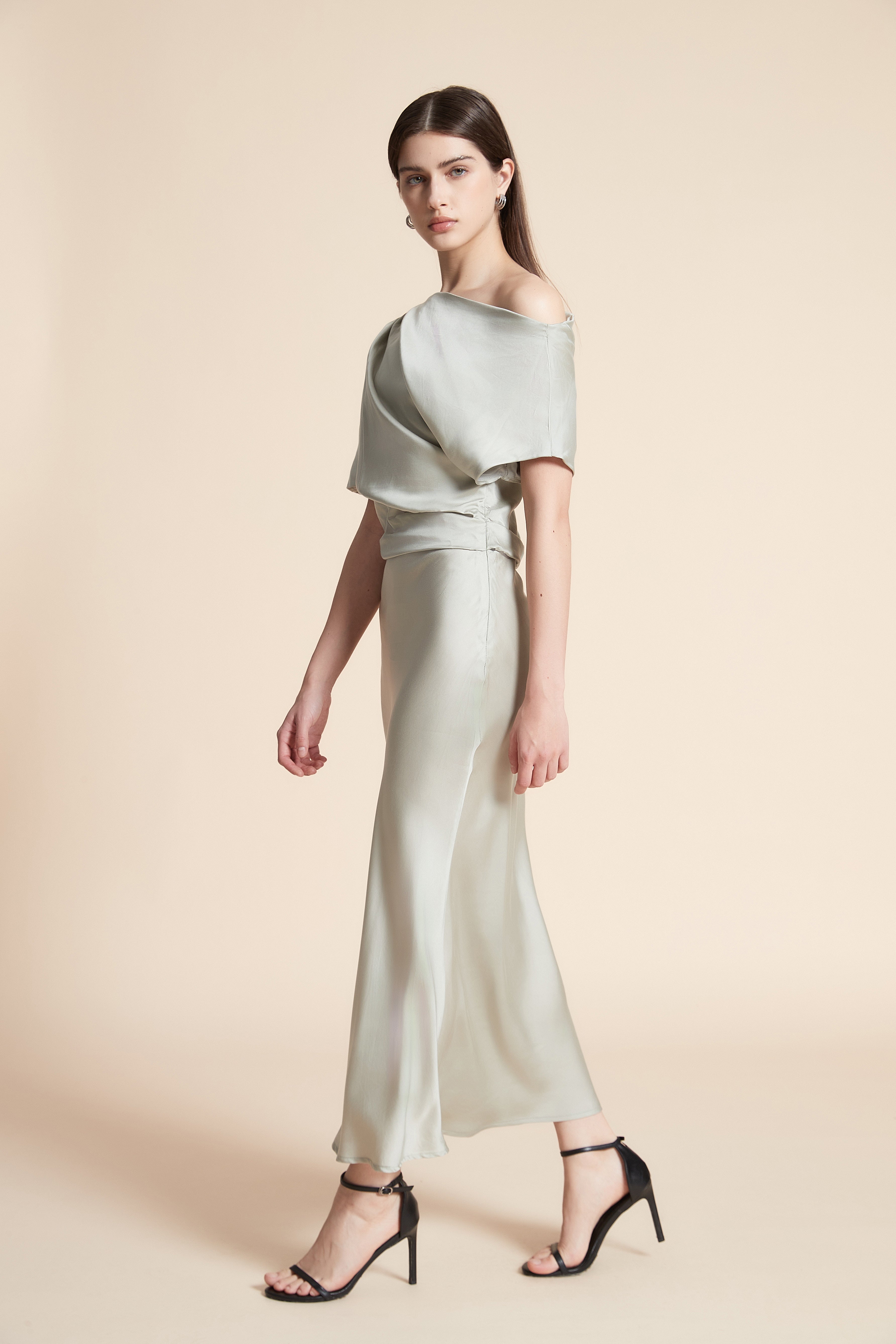 فستان ماكسي سادة كم قصير