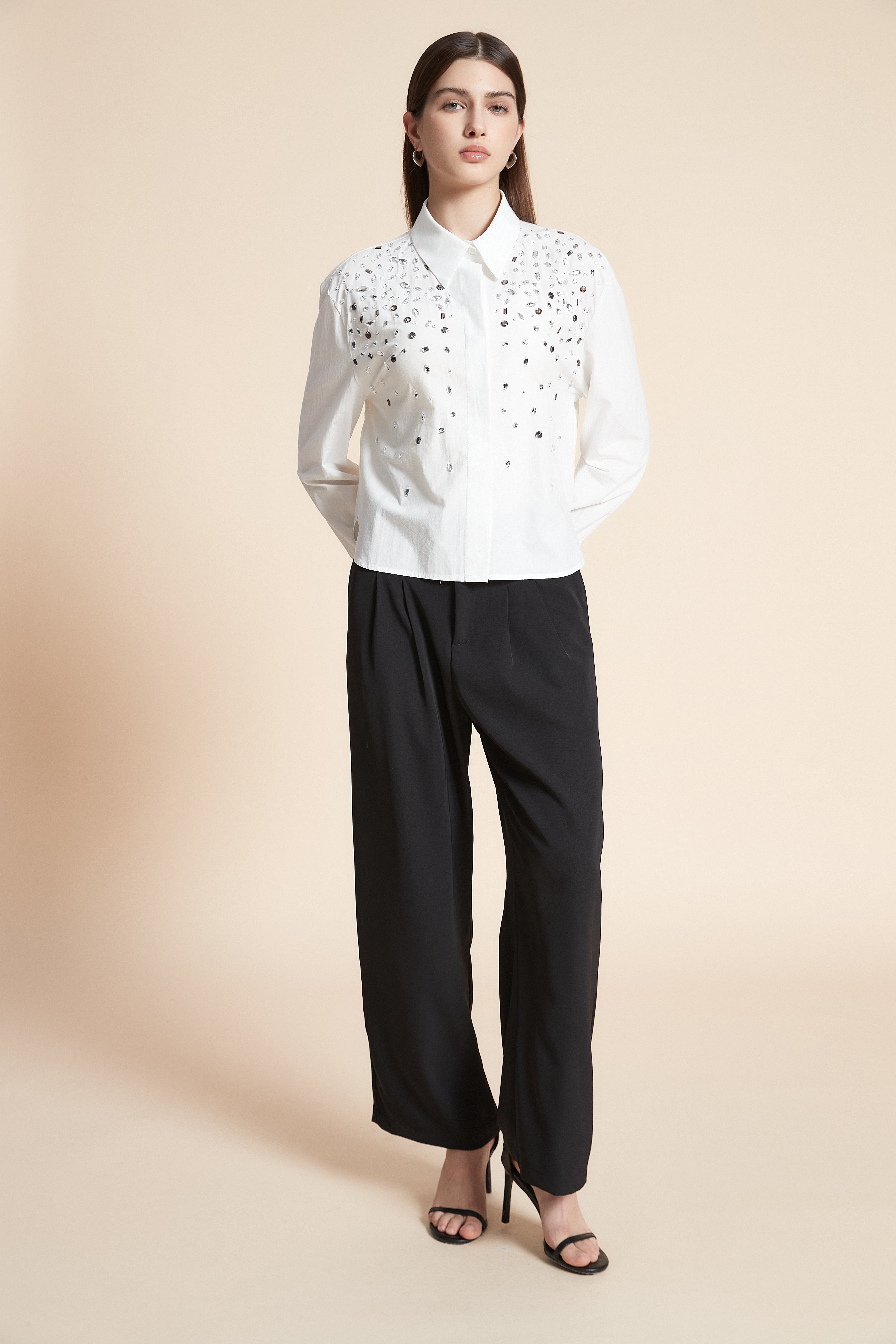 قميص قصير سادة مزين بأحجار كم طويل