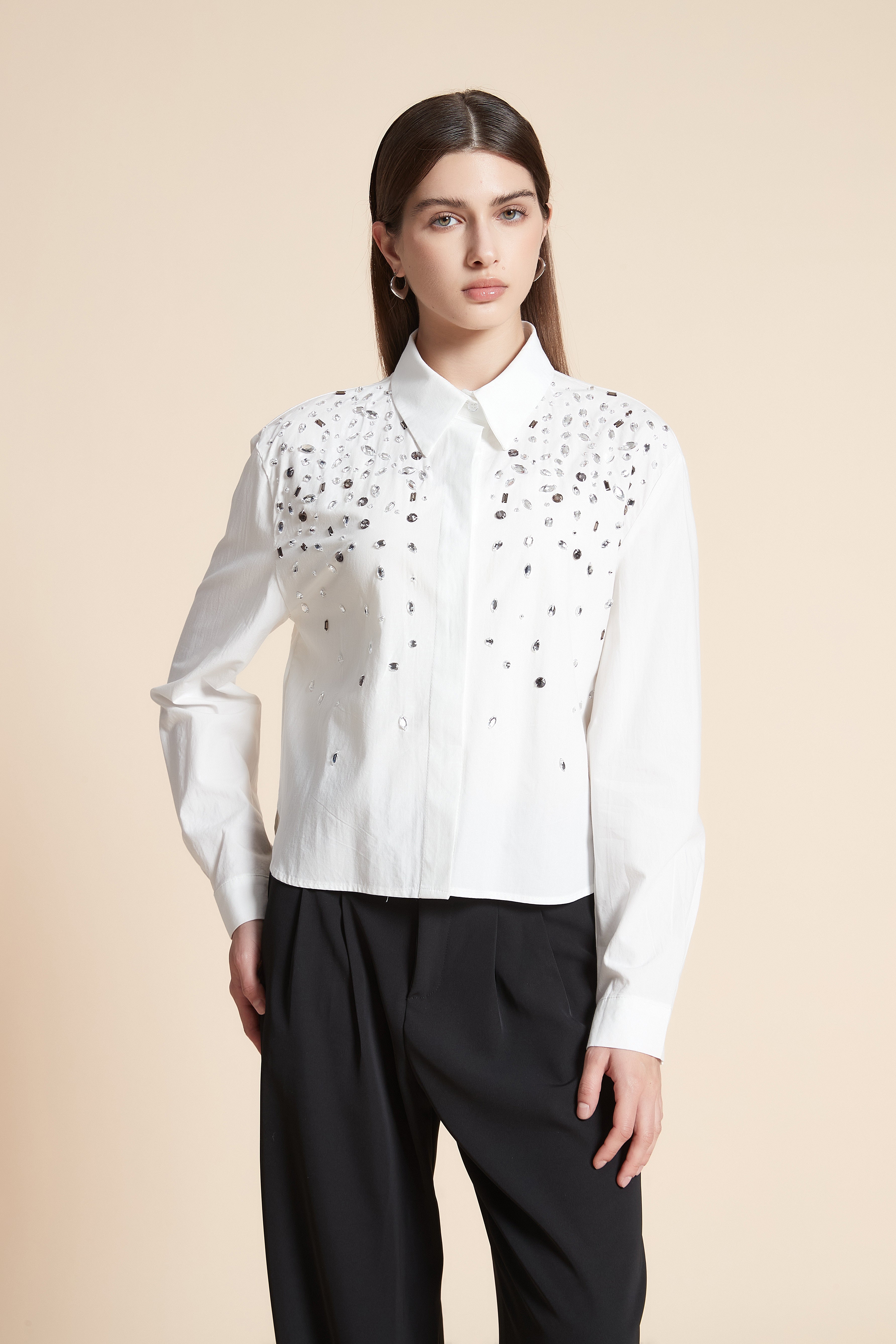 قميص قصير سادة مزين بأحجار كم طويل