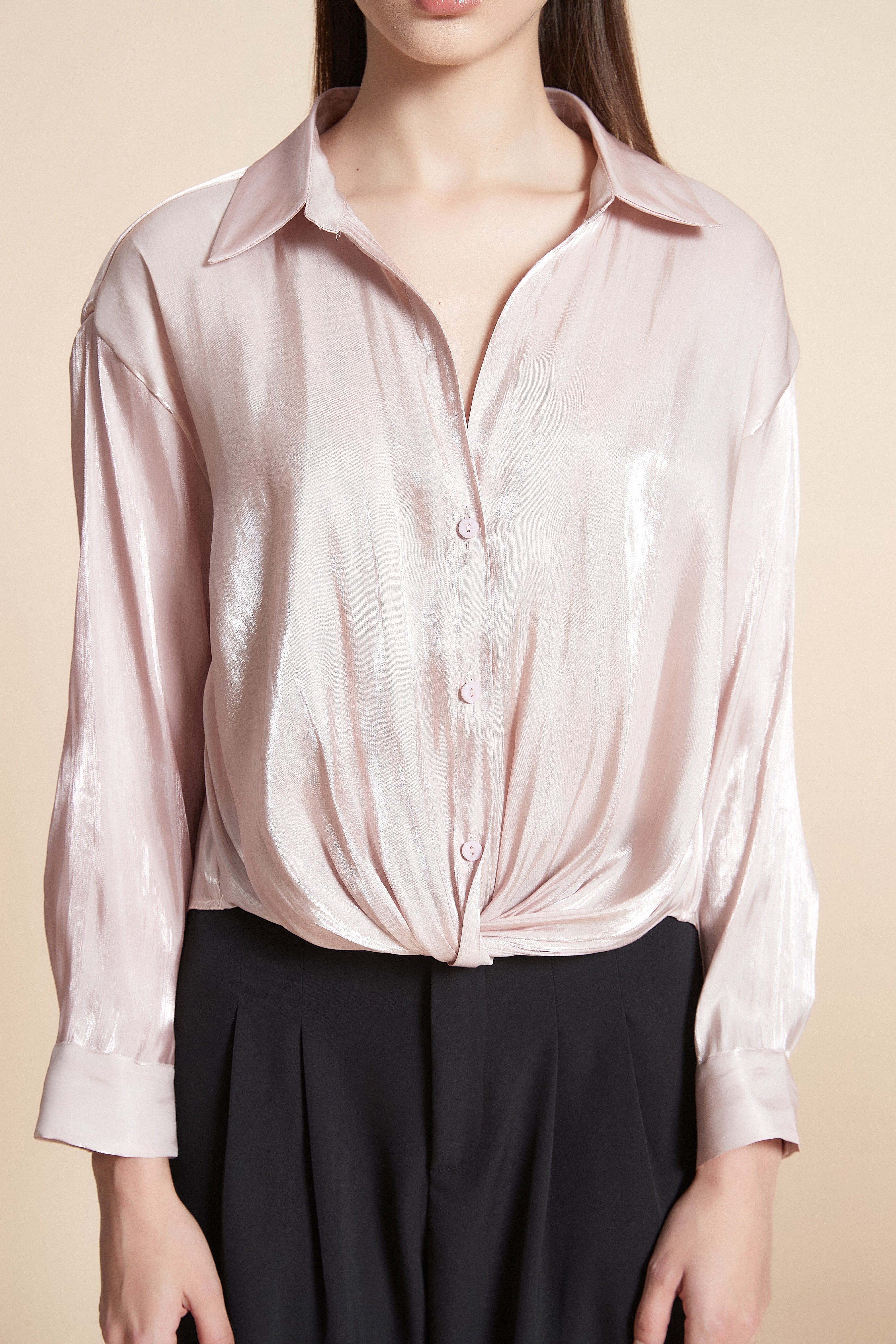 بلوزة قصيرة سادة ستان كم طويل