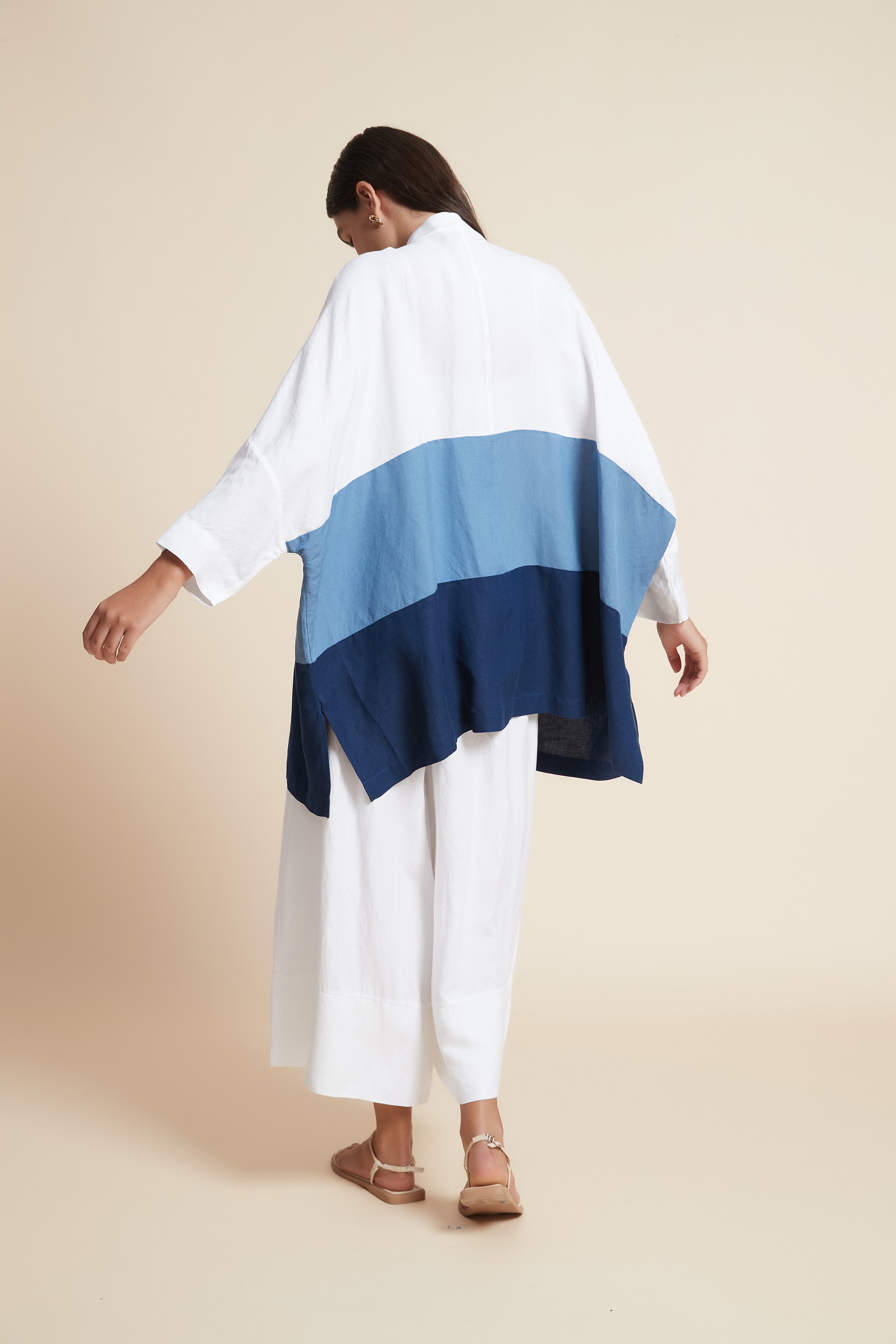 Hip-Length Long Sleeve Top with Round Neck