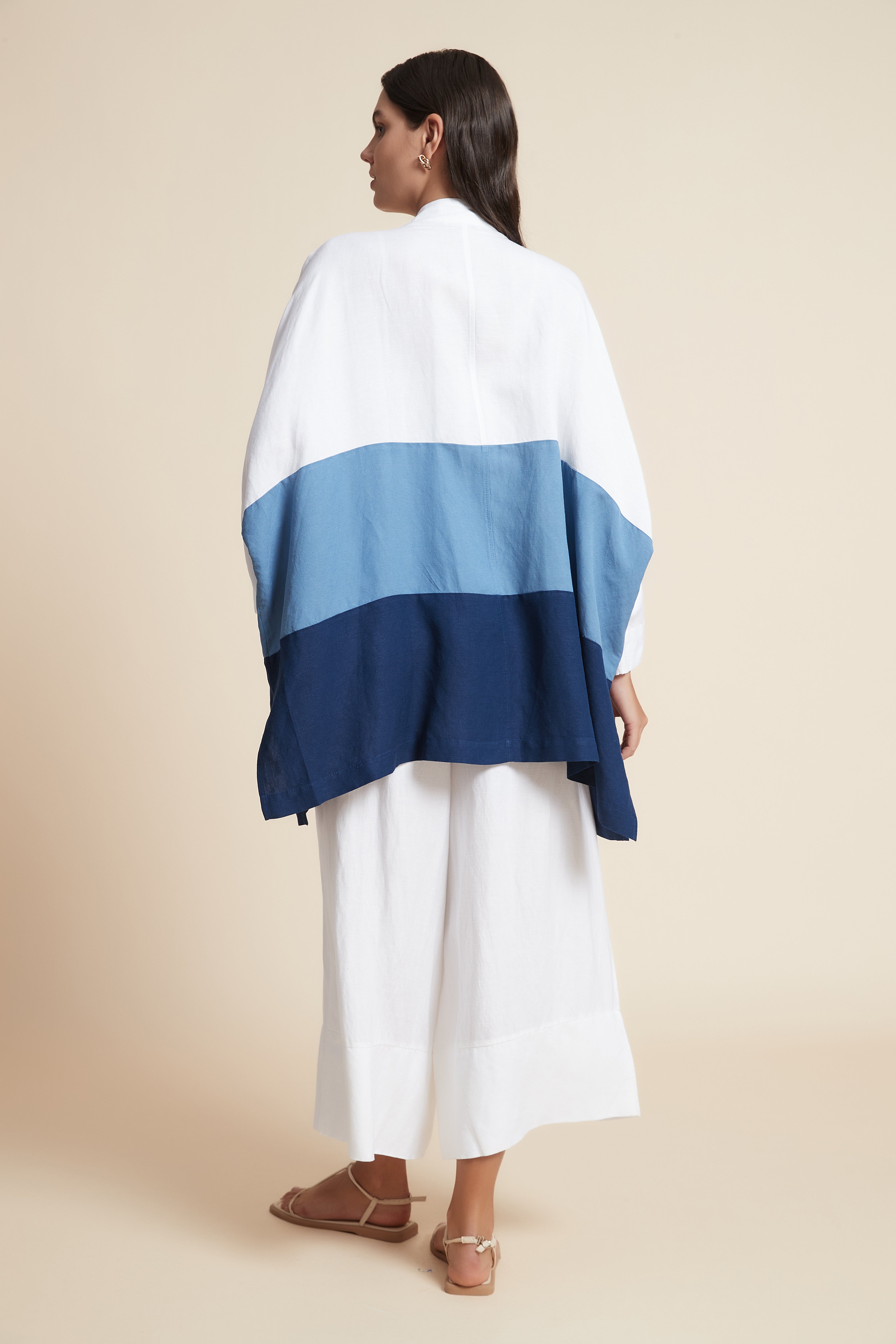 Hip-Length Long Sleeve Top with Round Neck