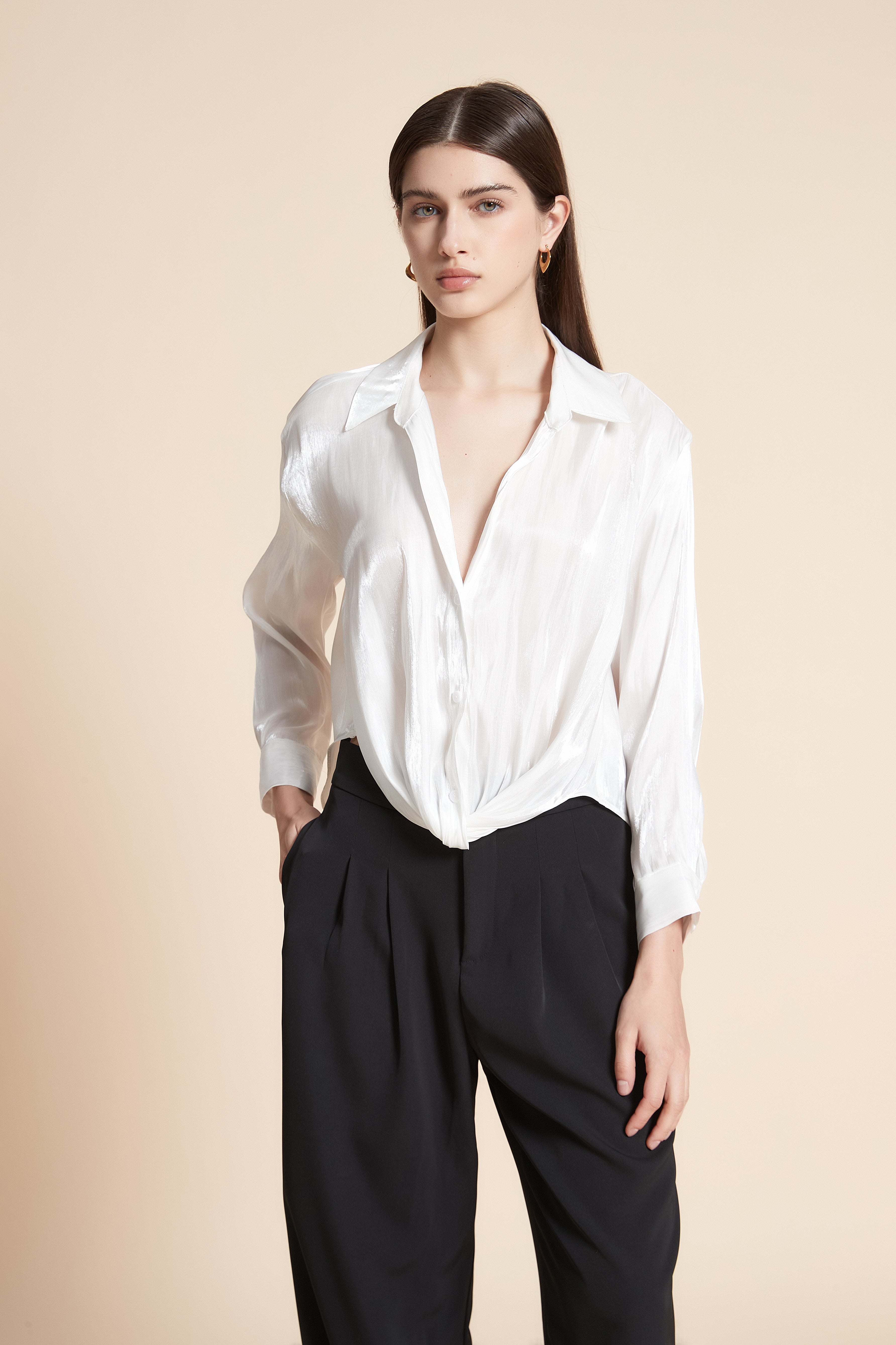 بلوزة قصيرة سادة ستان كم طويل