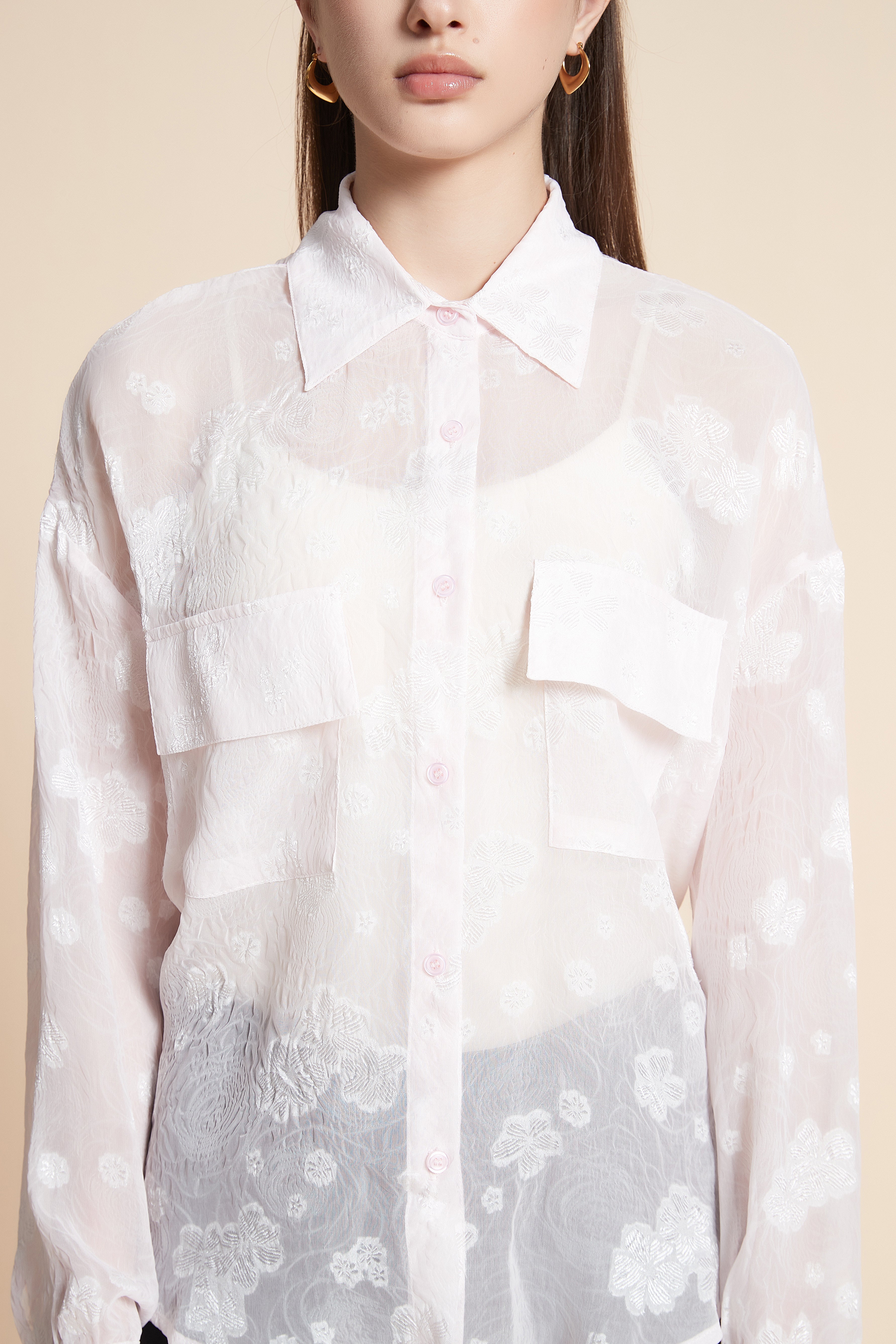 قميص متوسط الطول بكم طويل وجيوب