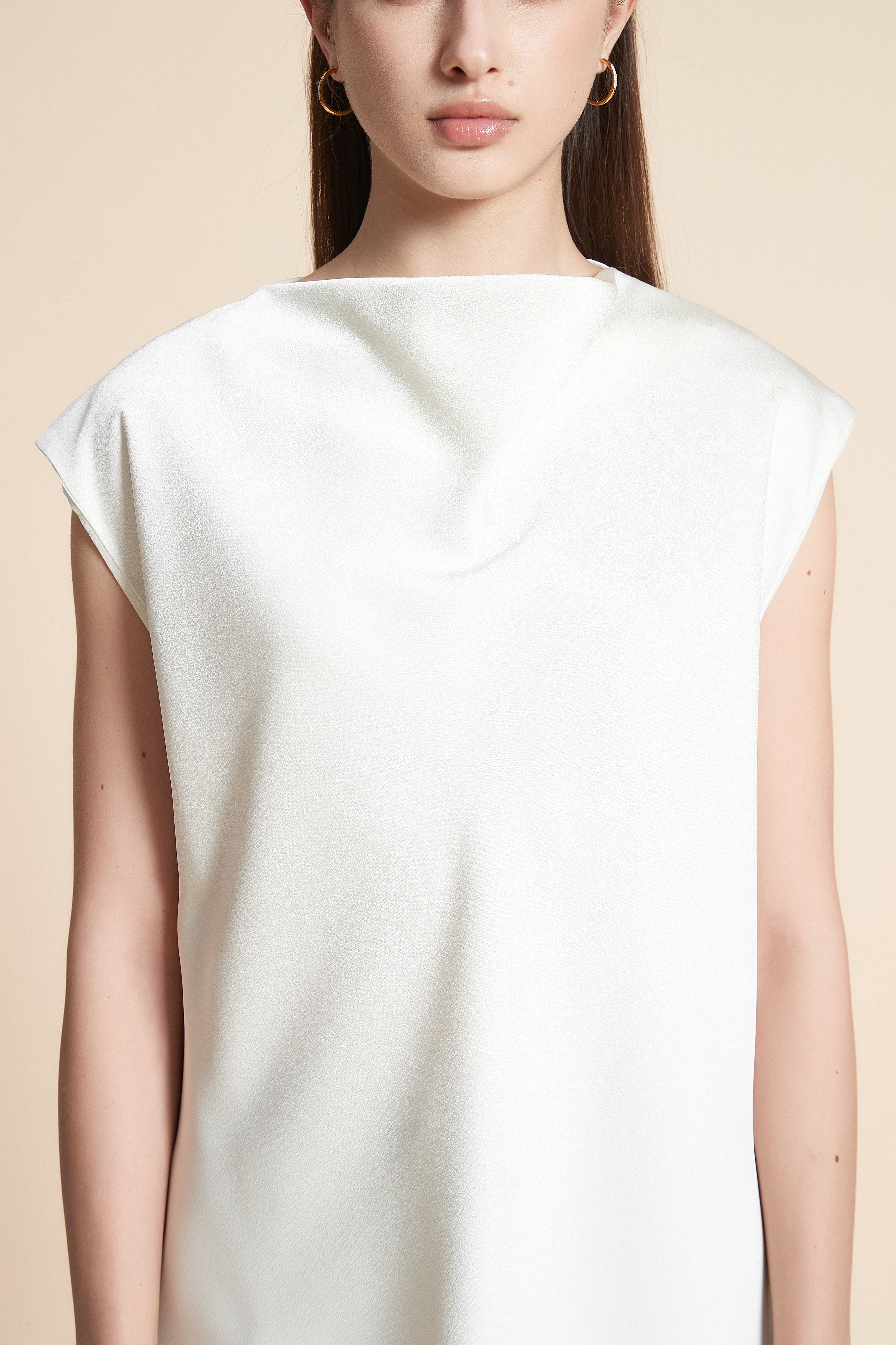 بلوزة سادة أكمام قصيرة