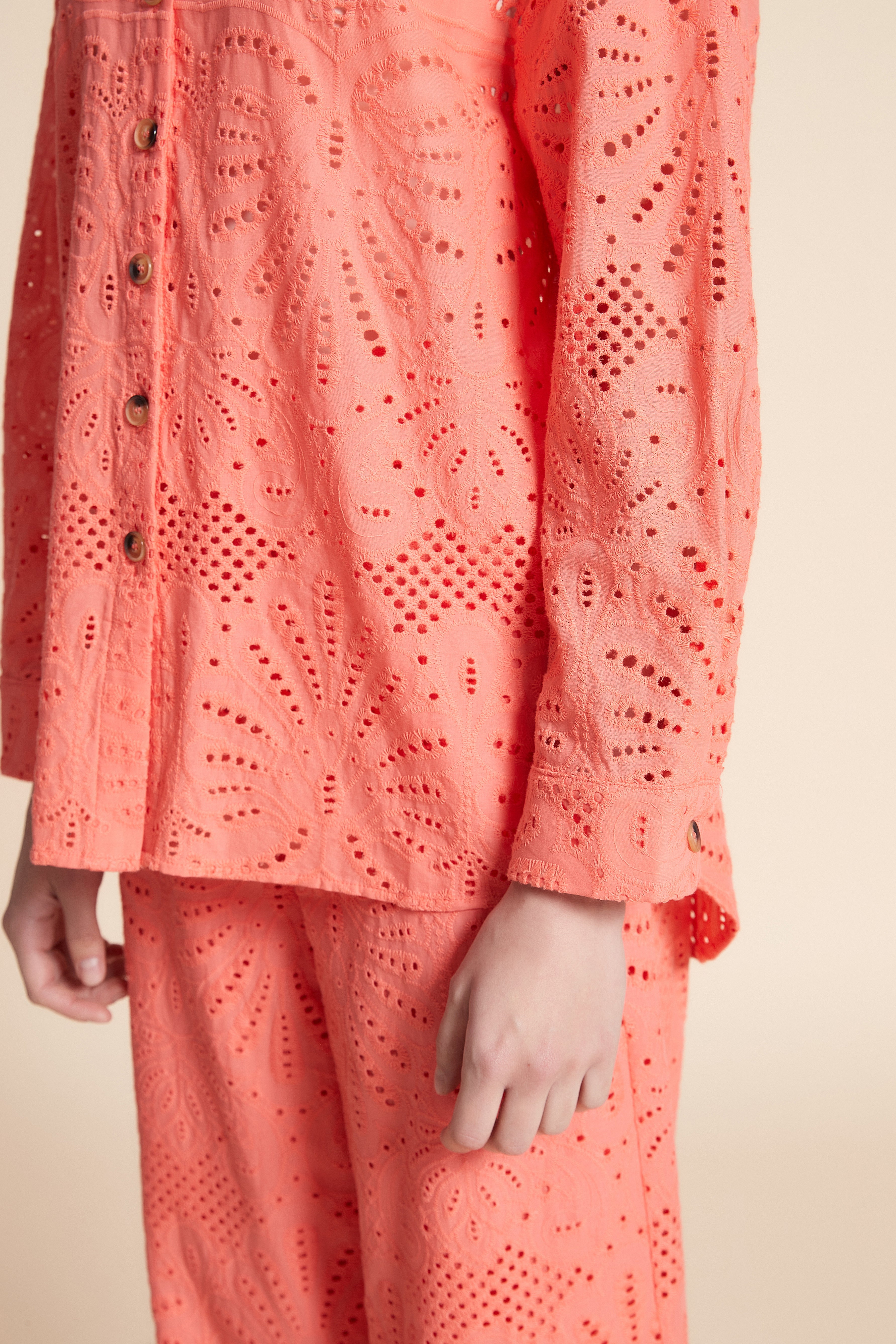 قميص طويل منقوش مخرم كم طويل