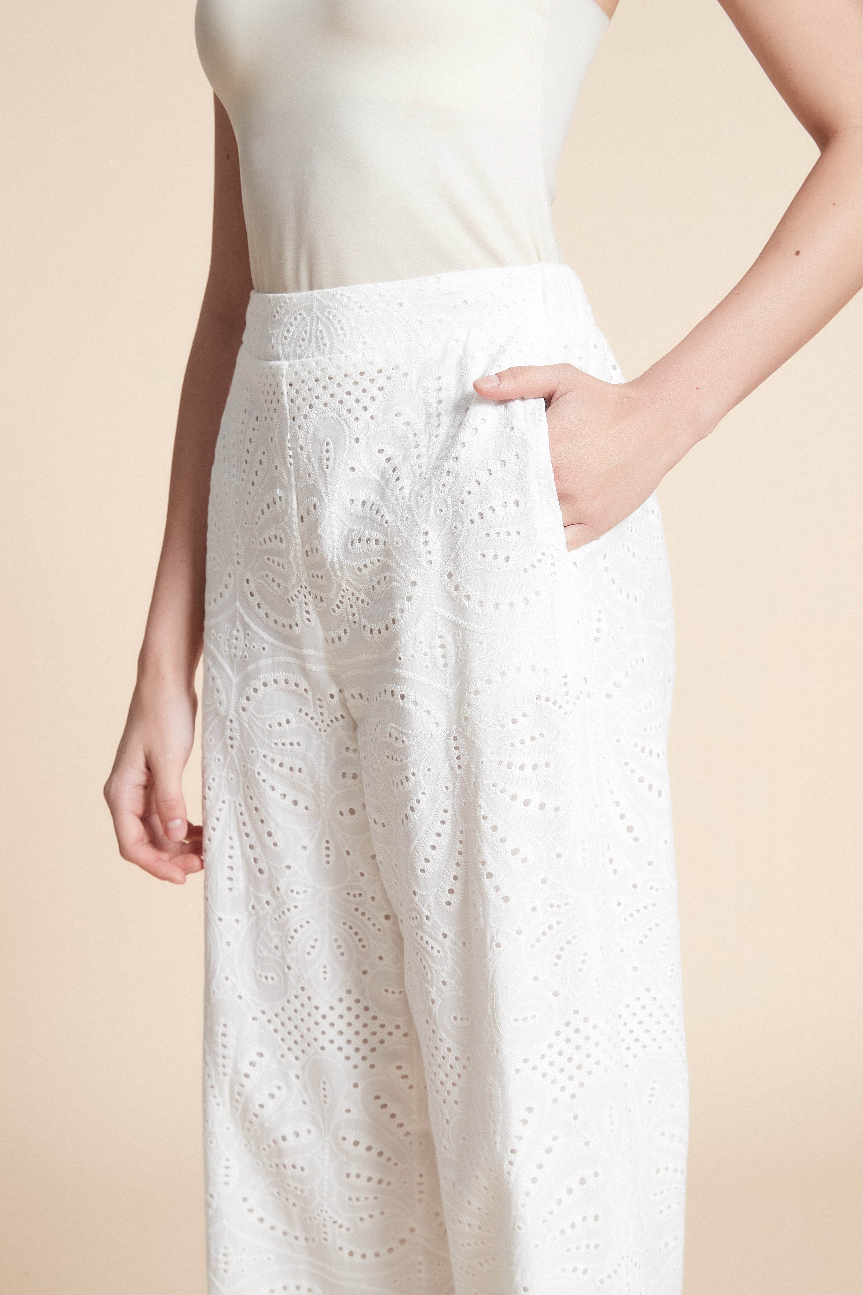 بنطلون طويل منقوش مخرم واسع