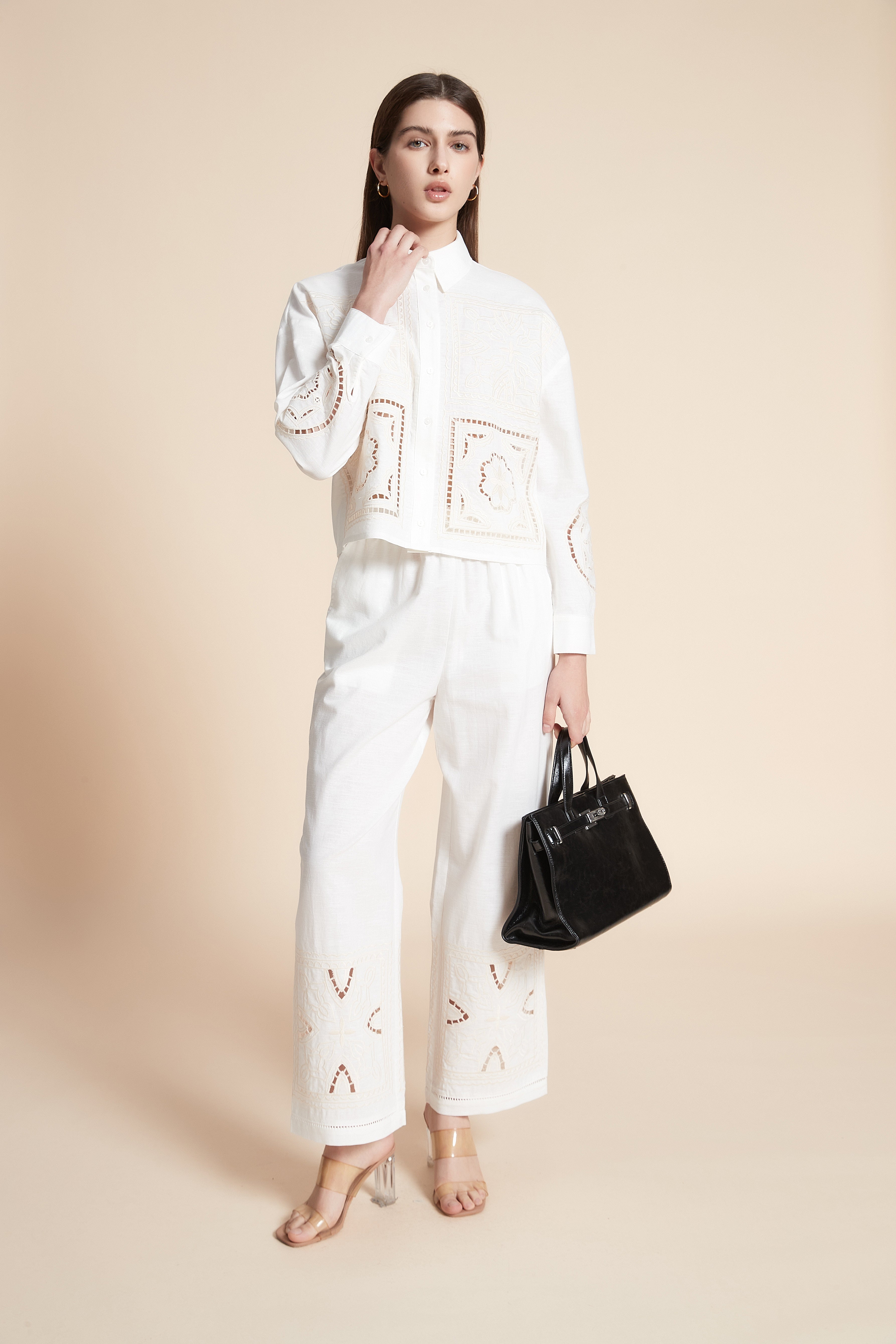 قميص قصير مطرز كم طويل