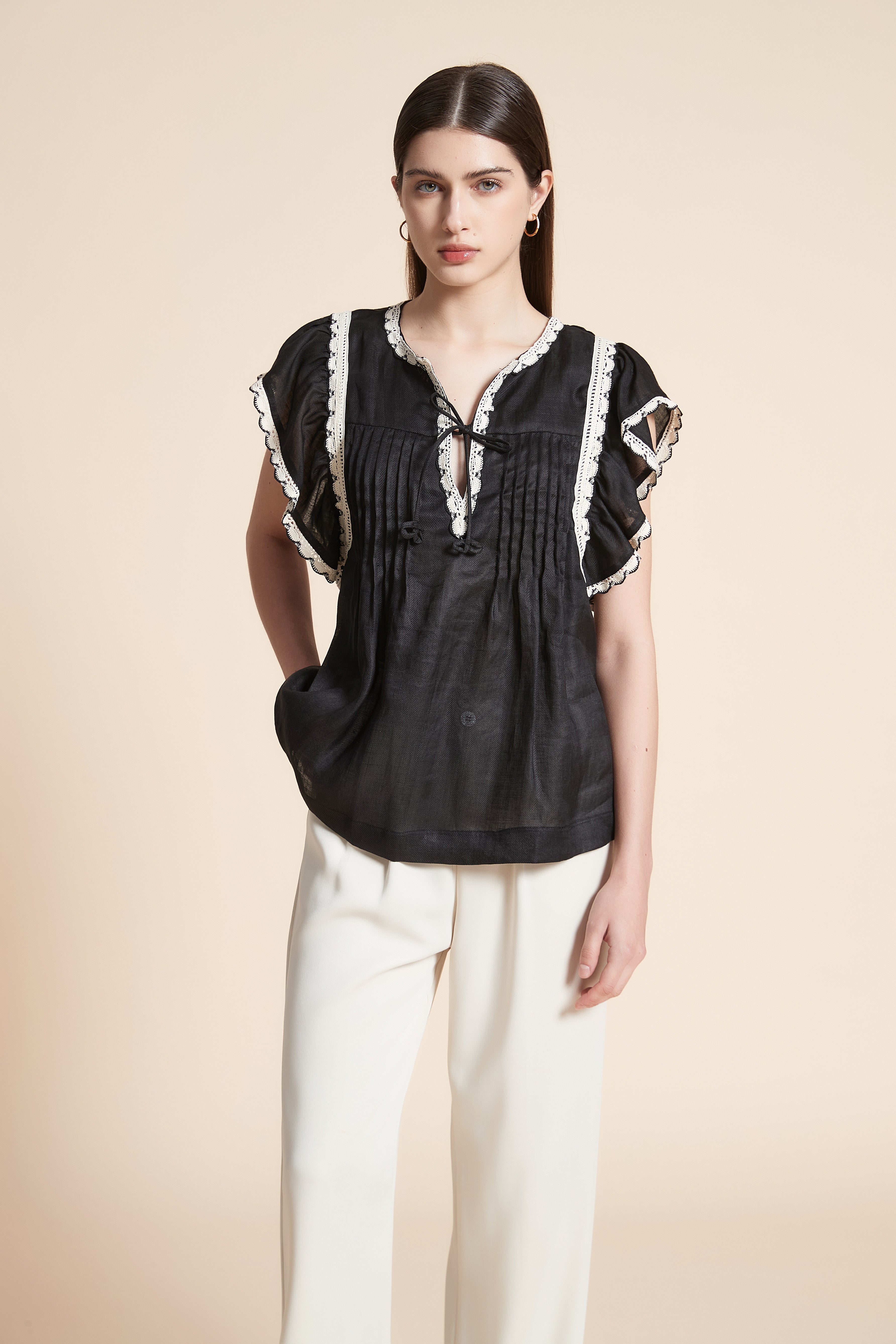 بلوزة بطول الخصر سادة كم قصير