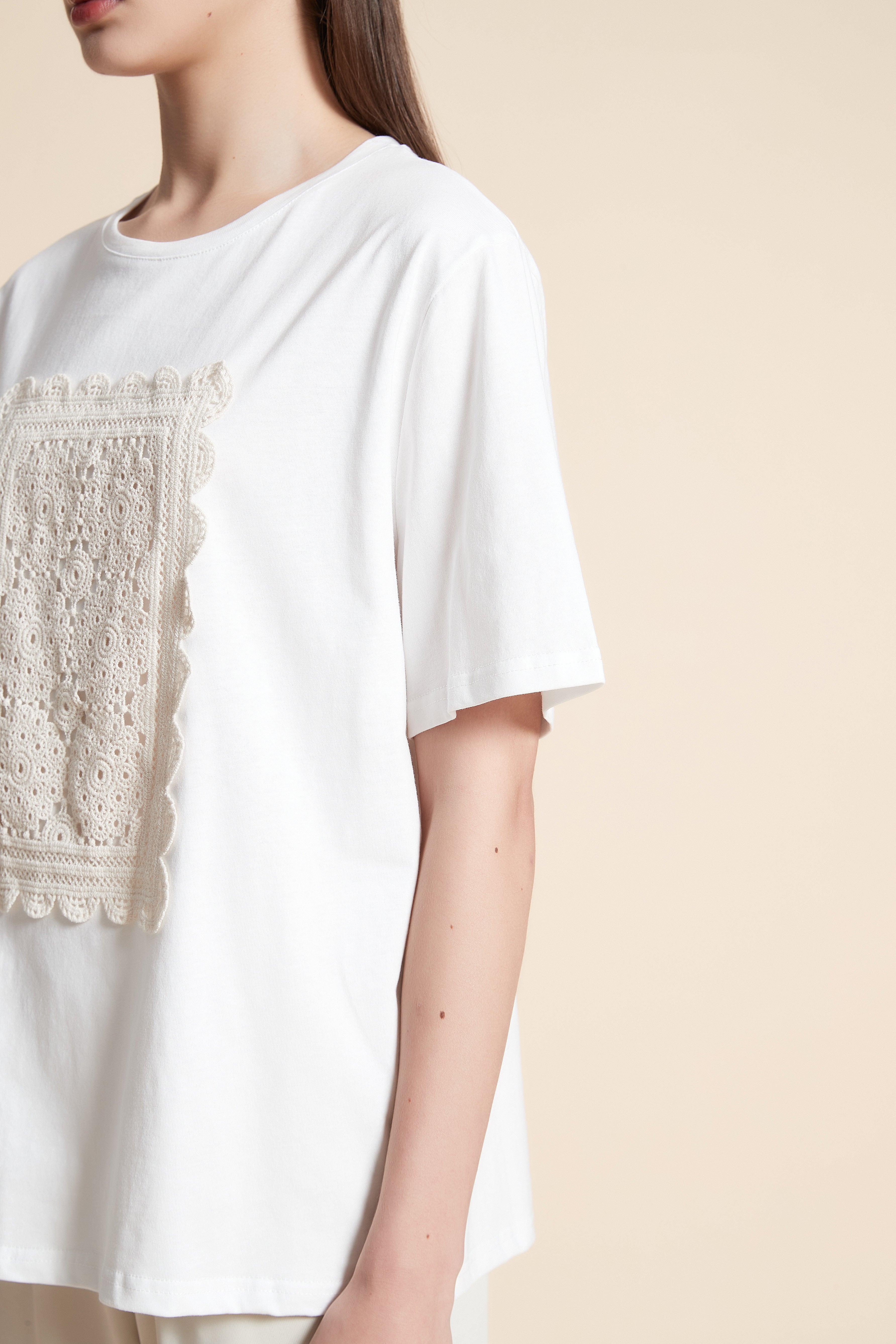 تي شيرت بطول الخصر سادة كم قصير