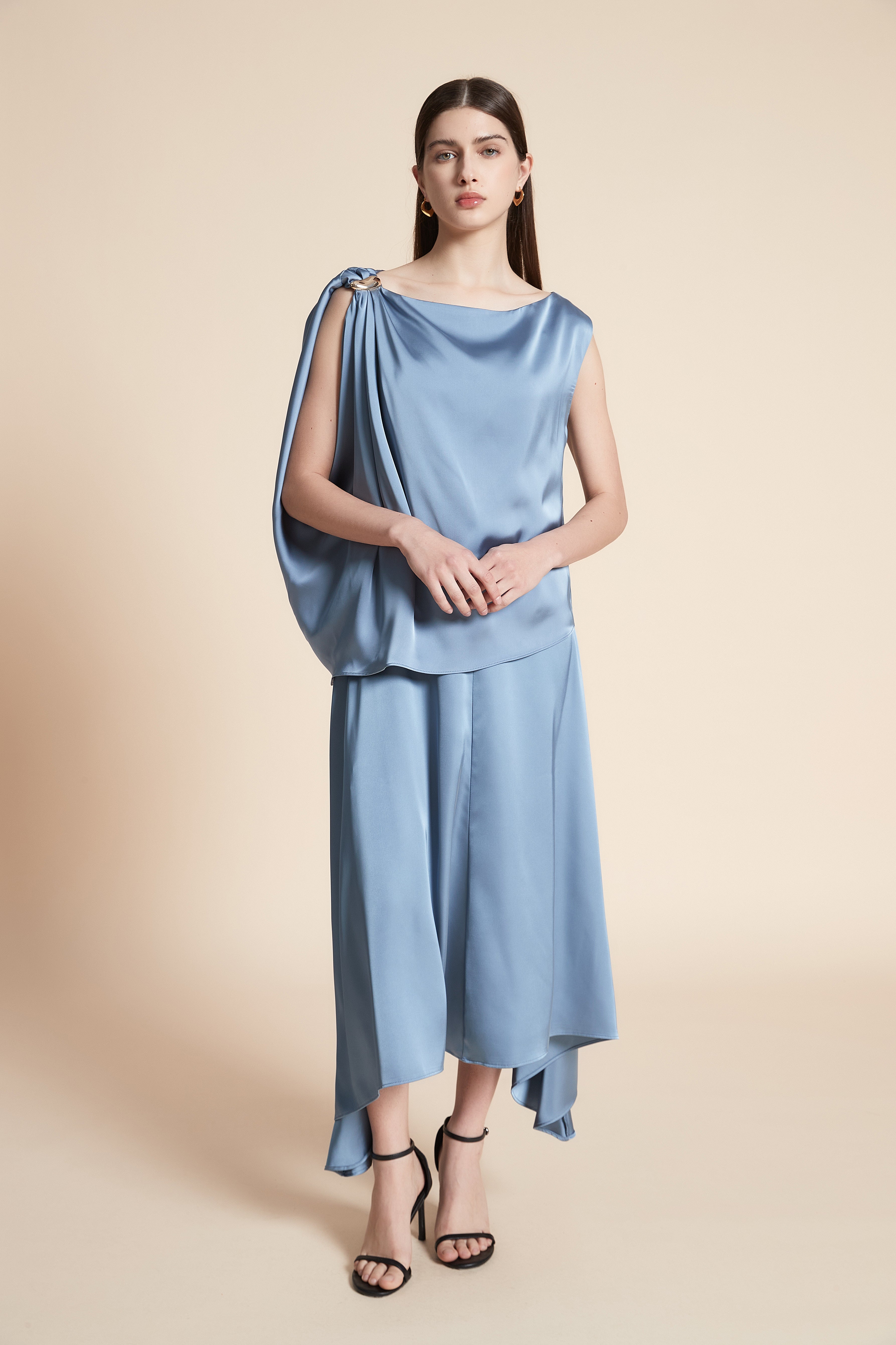 Solid Satin Waist-Length Sleeveless Blouse