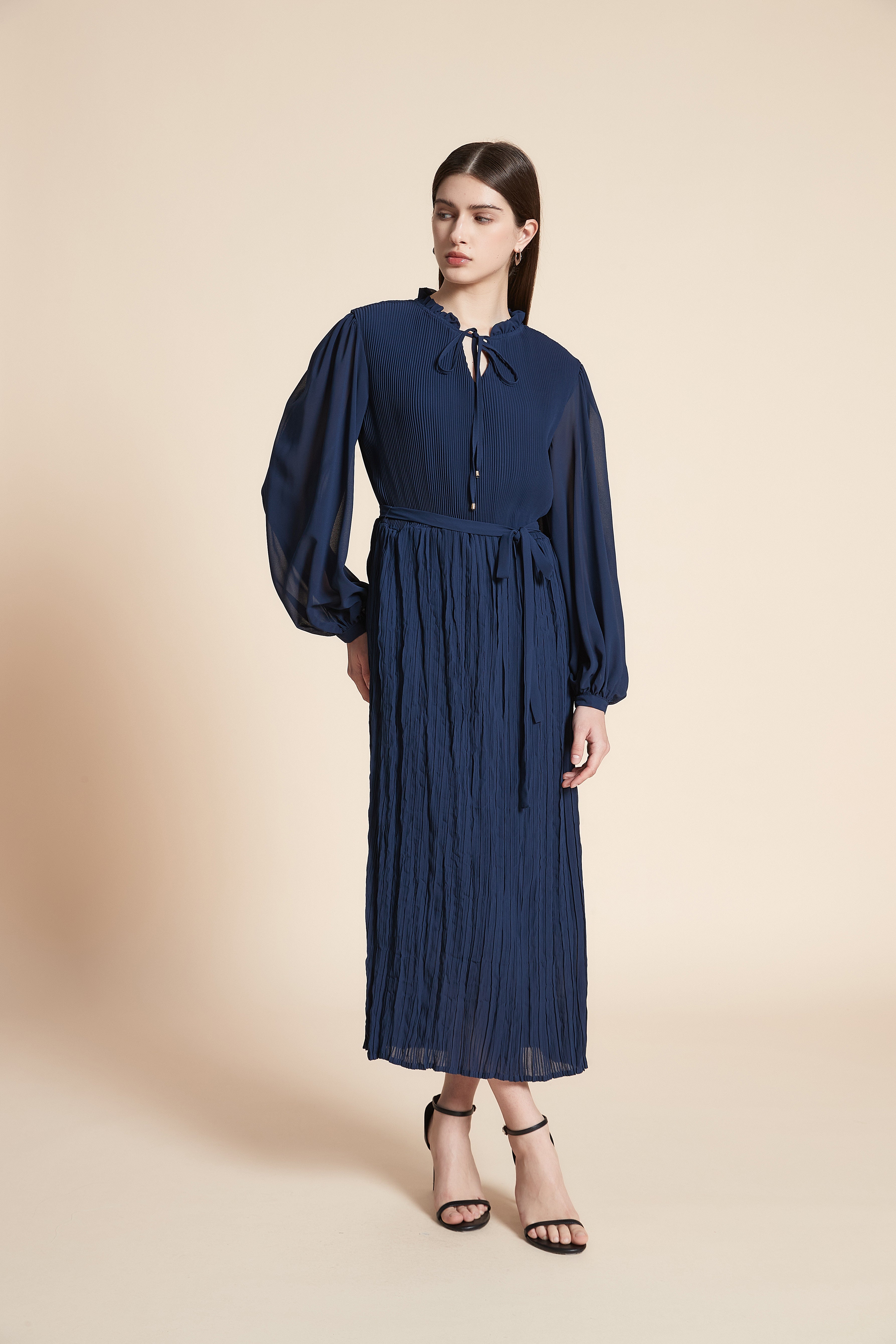 فستان ميدي سادة مكشكش كم طويل