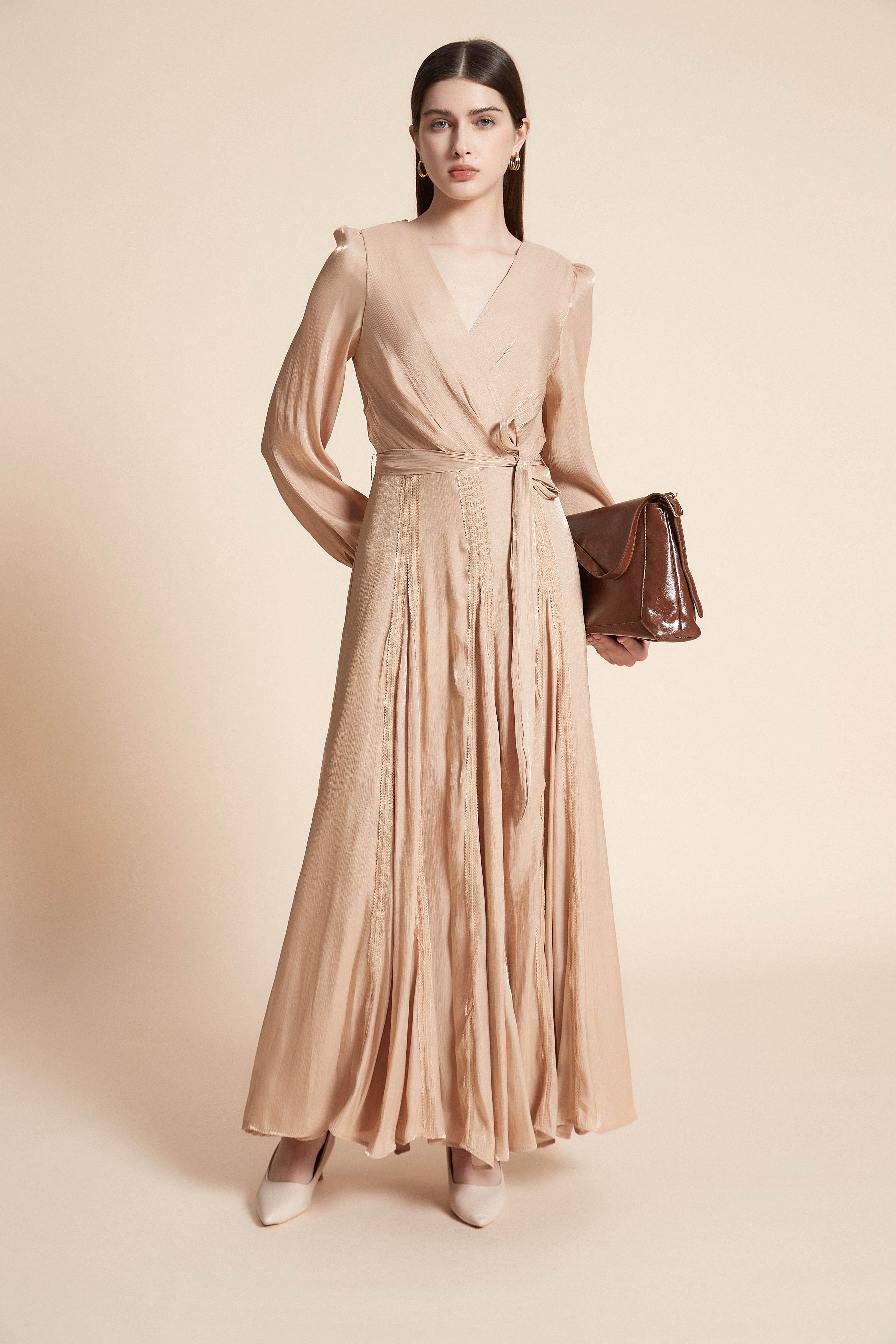 فستان نصف كم سادة بتفاصيل دانتيل