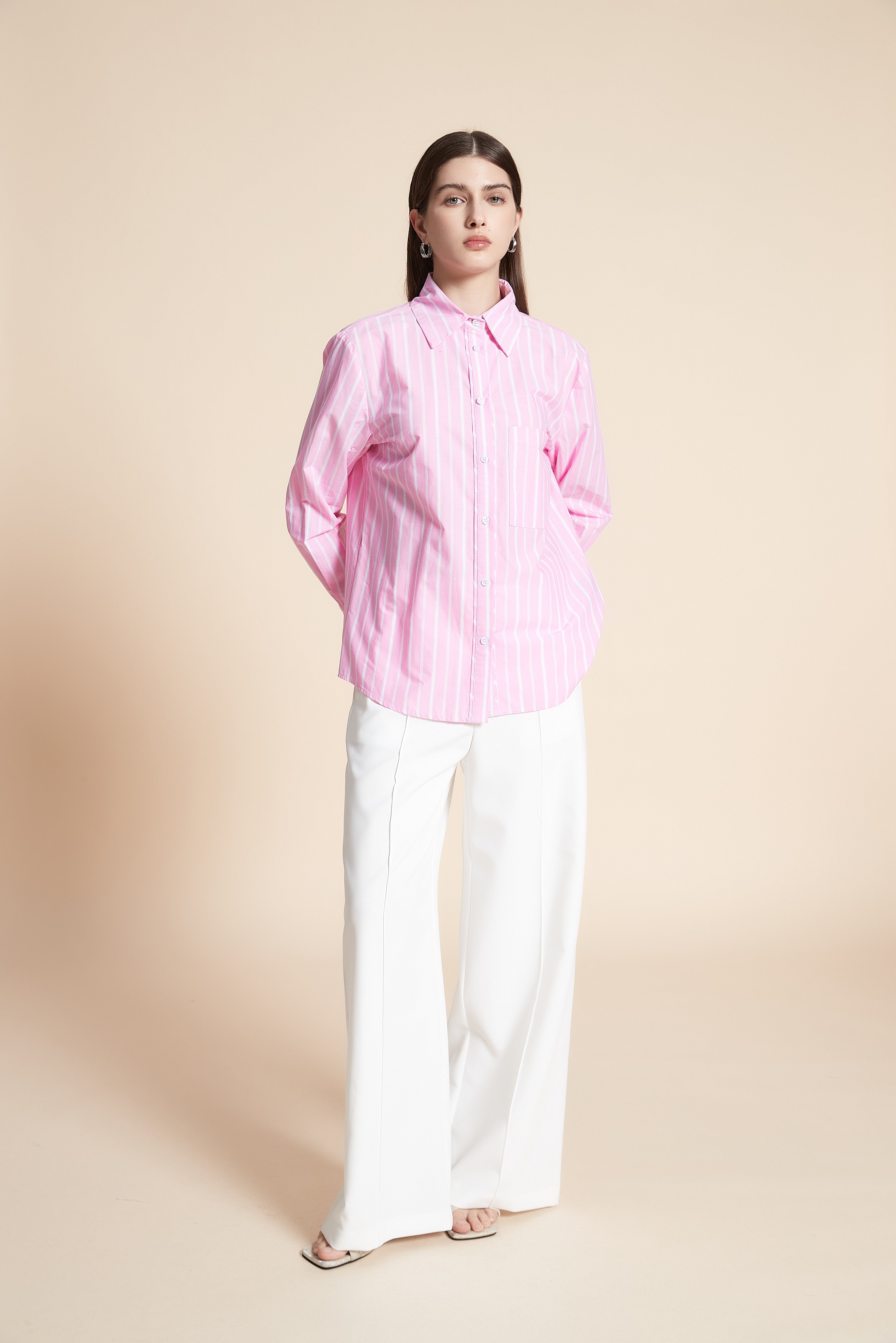 قميص متوسط الطول مقلم كم طويل