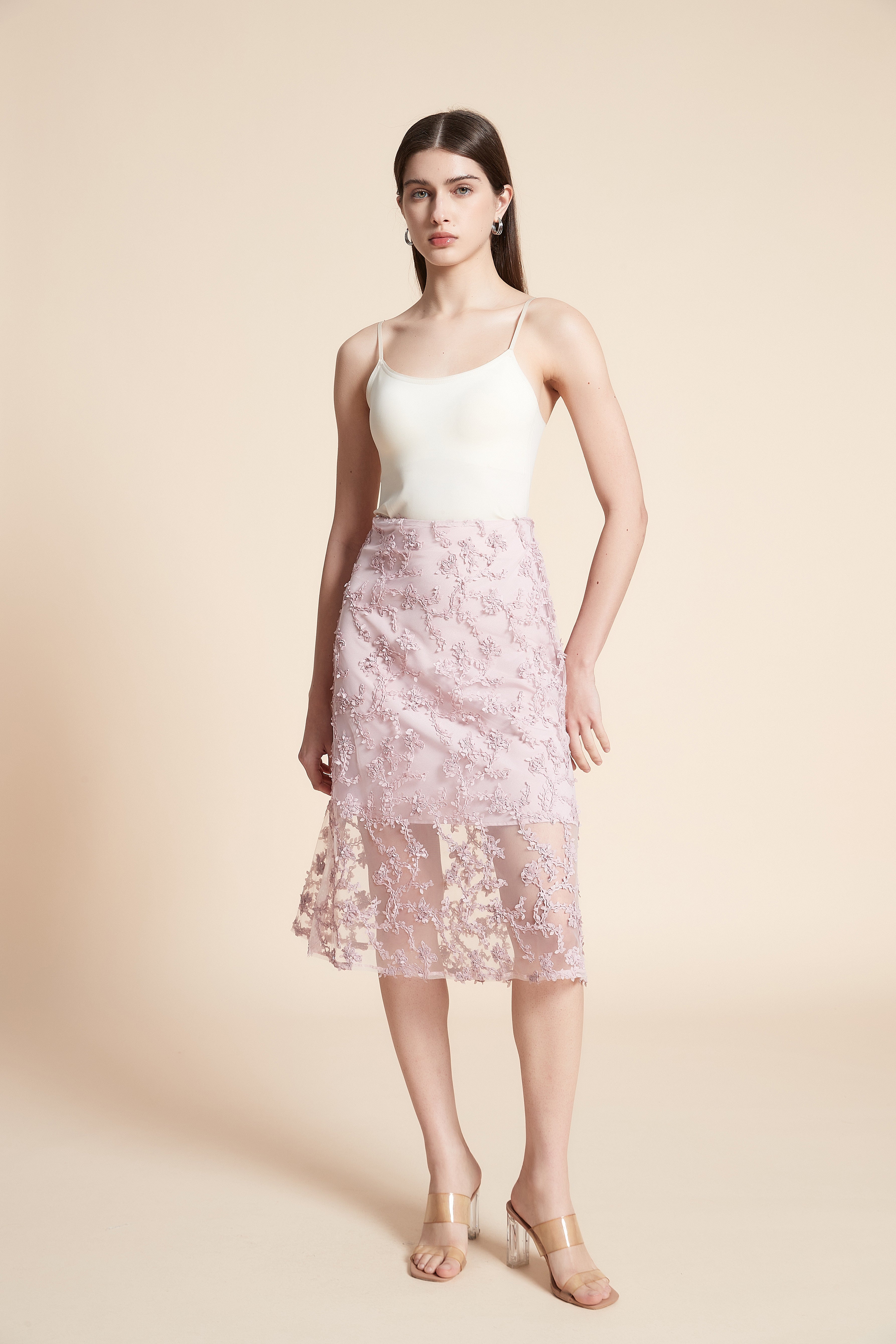 تنورة ميدي مطرزة واسعة من الاسفل