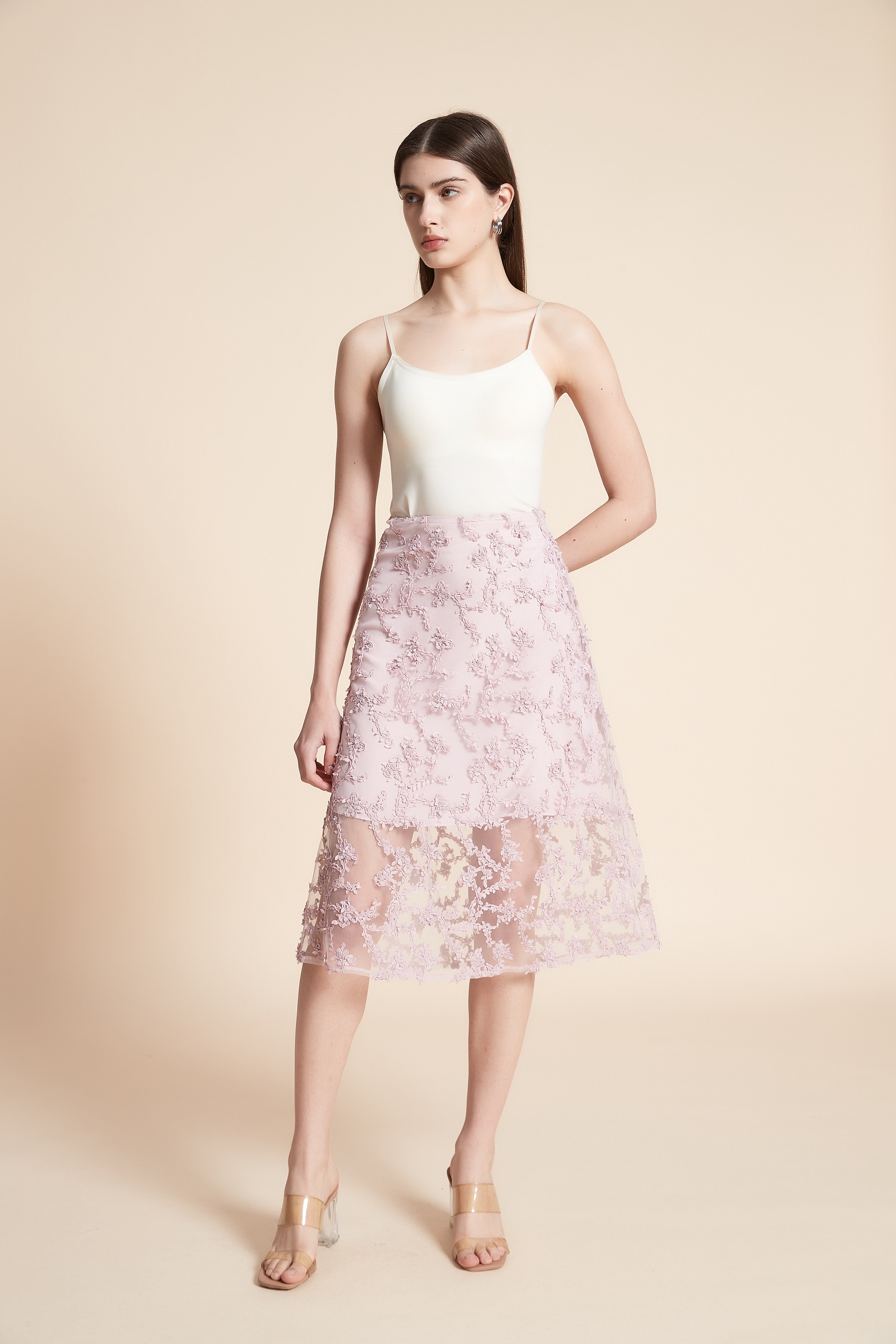 تنورة ميدي مطرزة واسعة من الاسفل