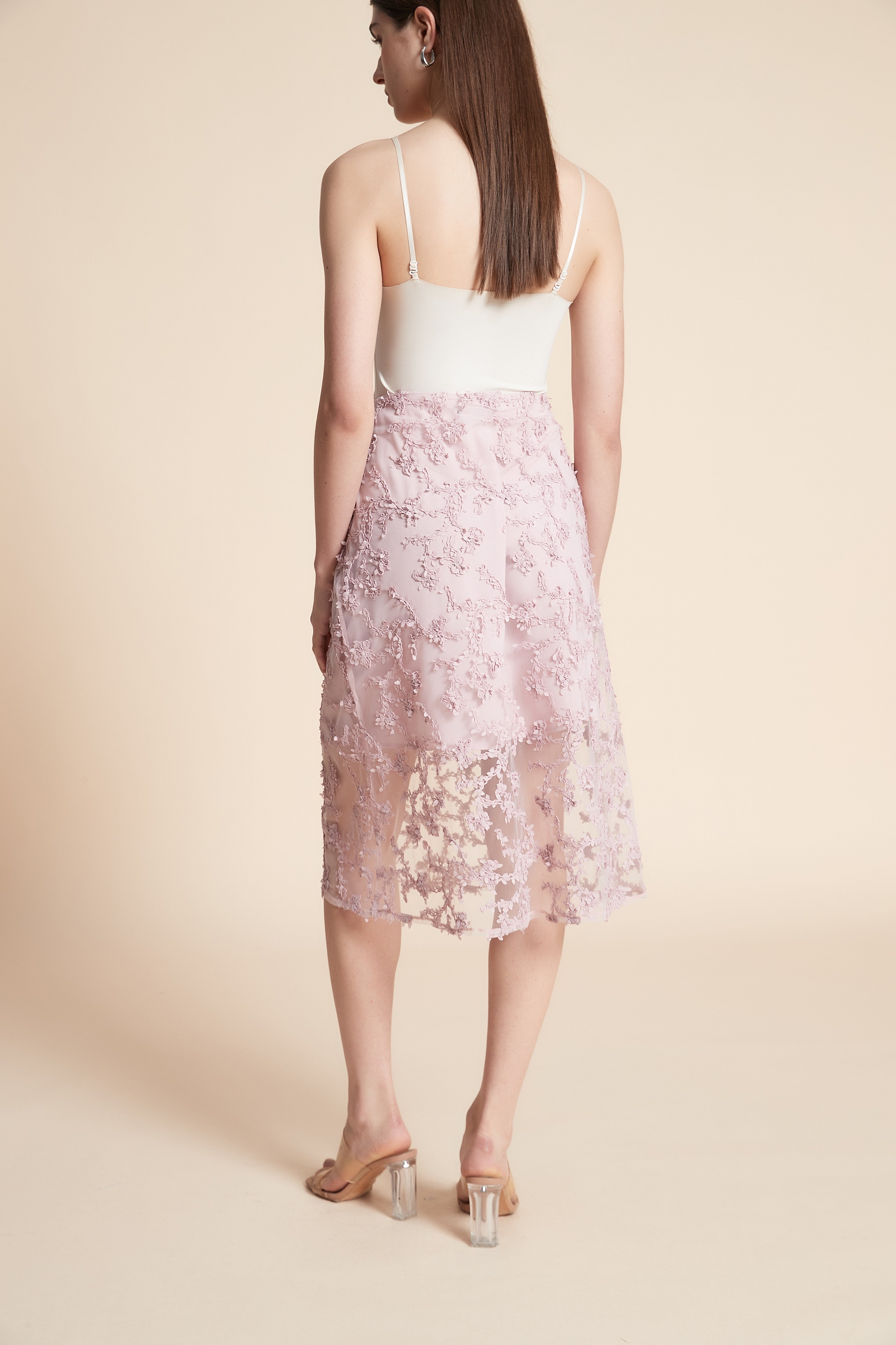 تنورة ميدي مطرزة واسعة من الاسفل