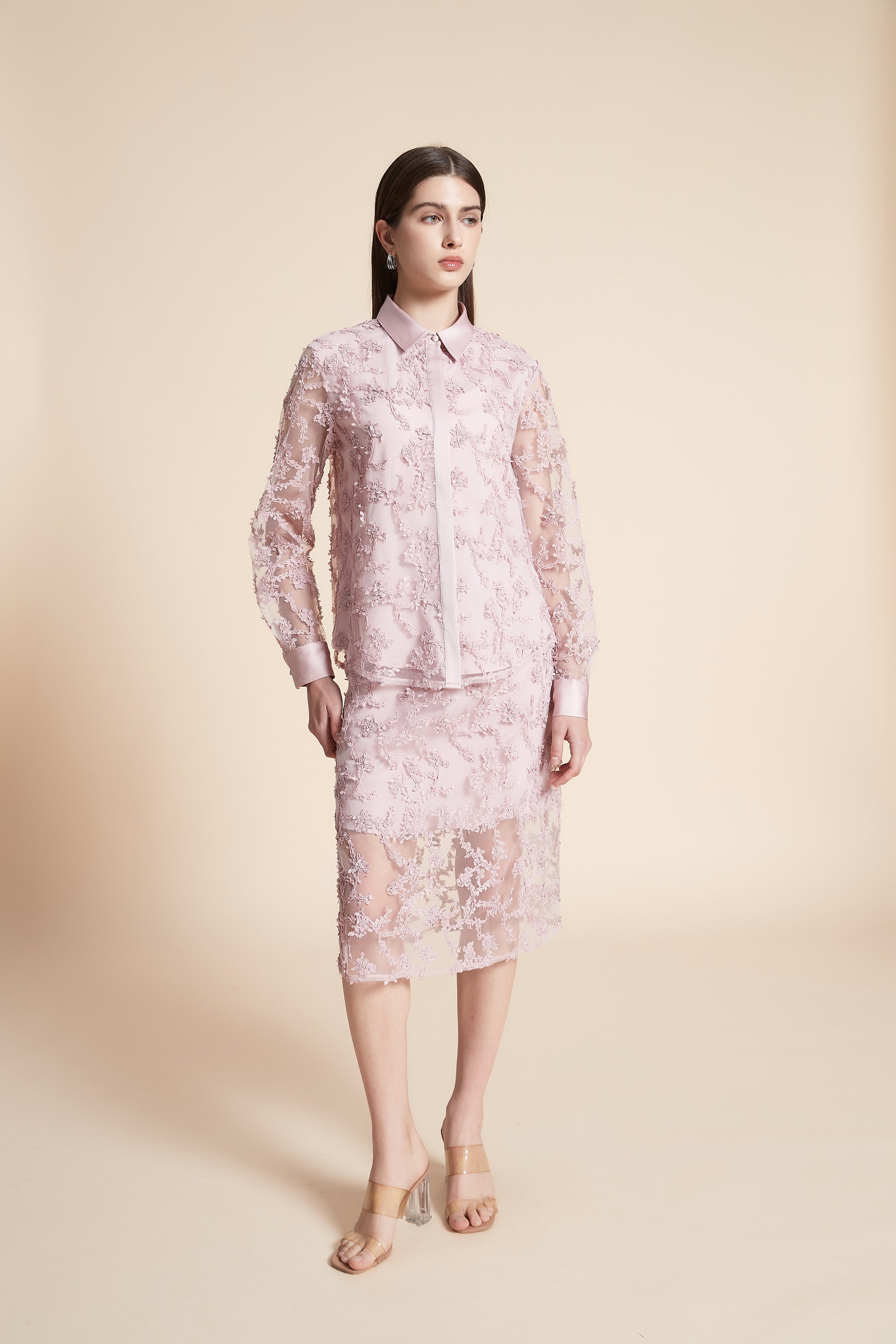 تنورة ميدي مطرزة واسعة من الاسفل